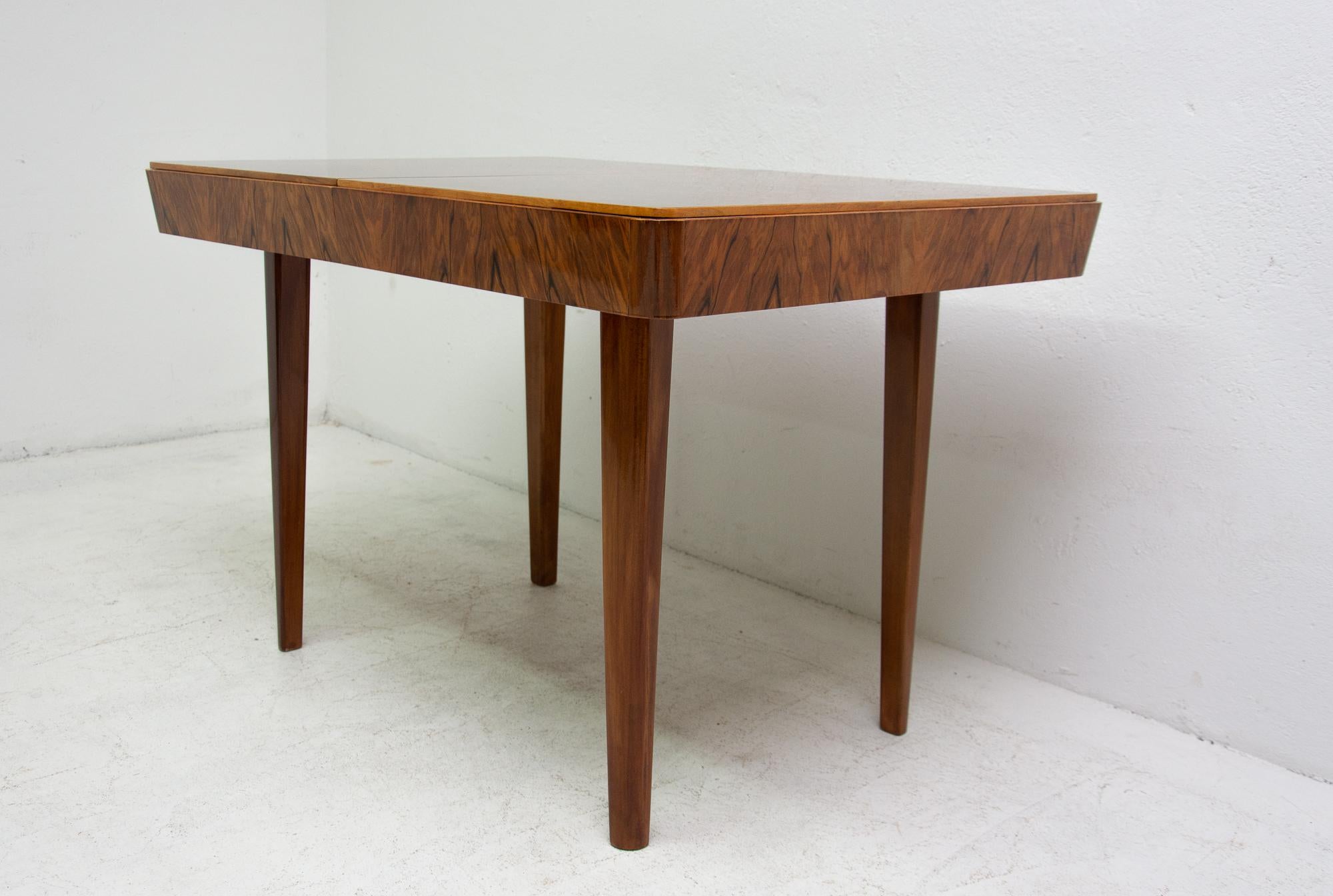 20th Century Midcentury Adjustable Dining Table by Jindřich Halabala, 1950s