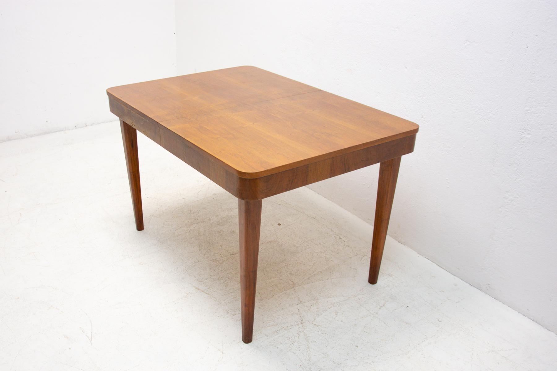 Mid Century Adjustable Dining Table by Jindřich Halabala, 1950s For Sale 1