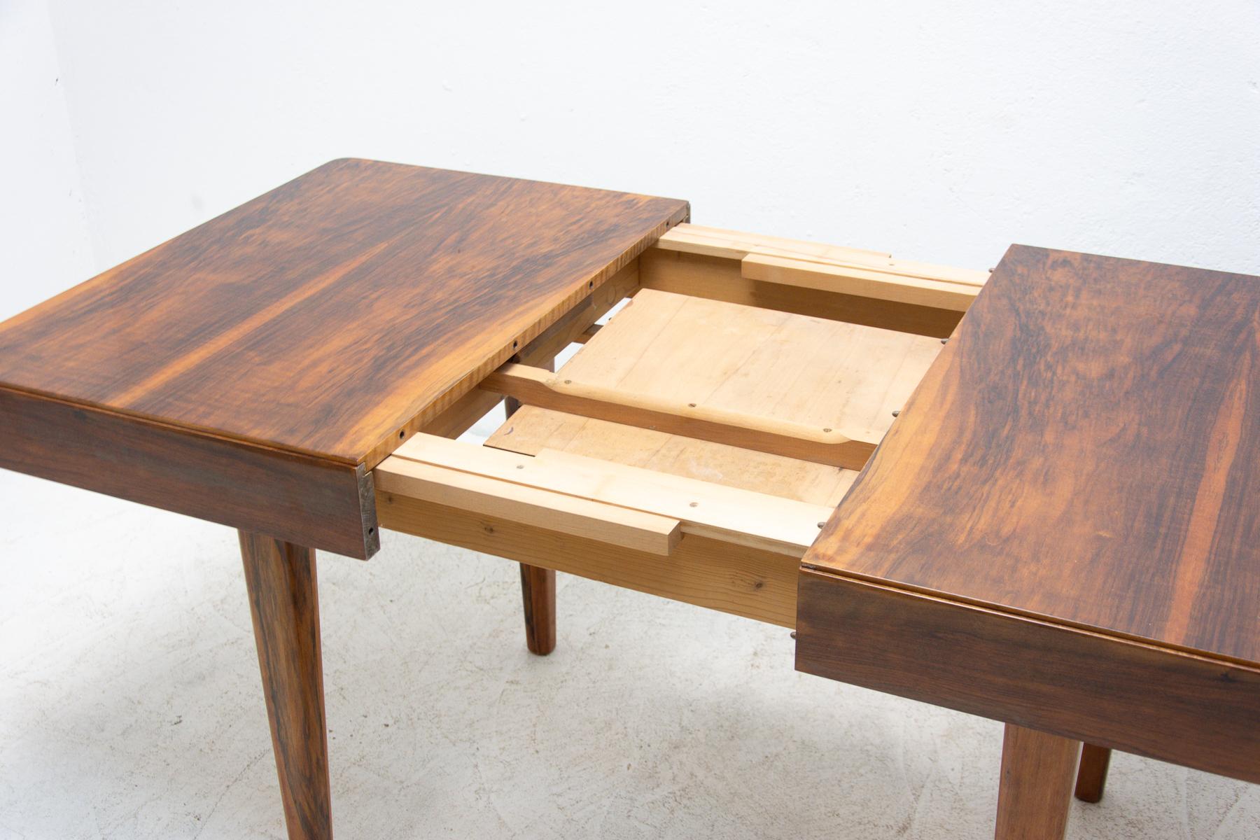 Mid Century Adjustable Dining Table by Jindřich Halabala, 1950s For Sale 1