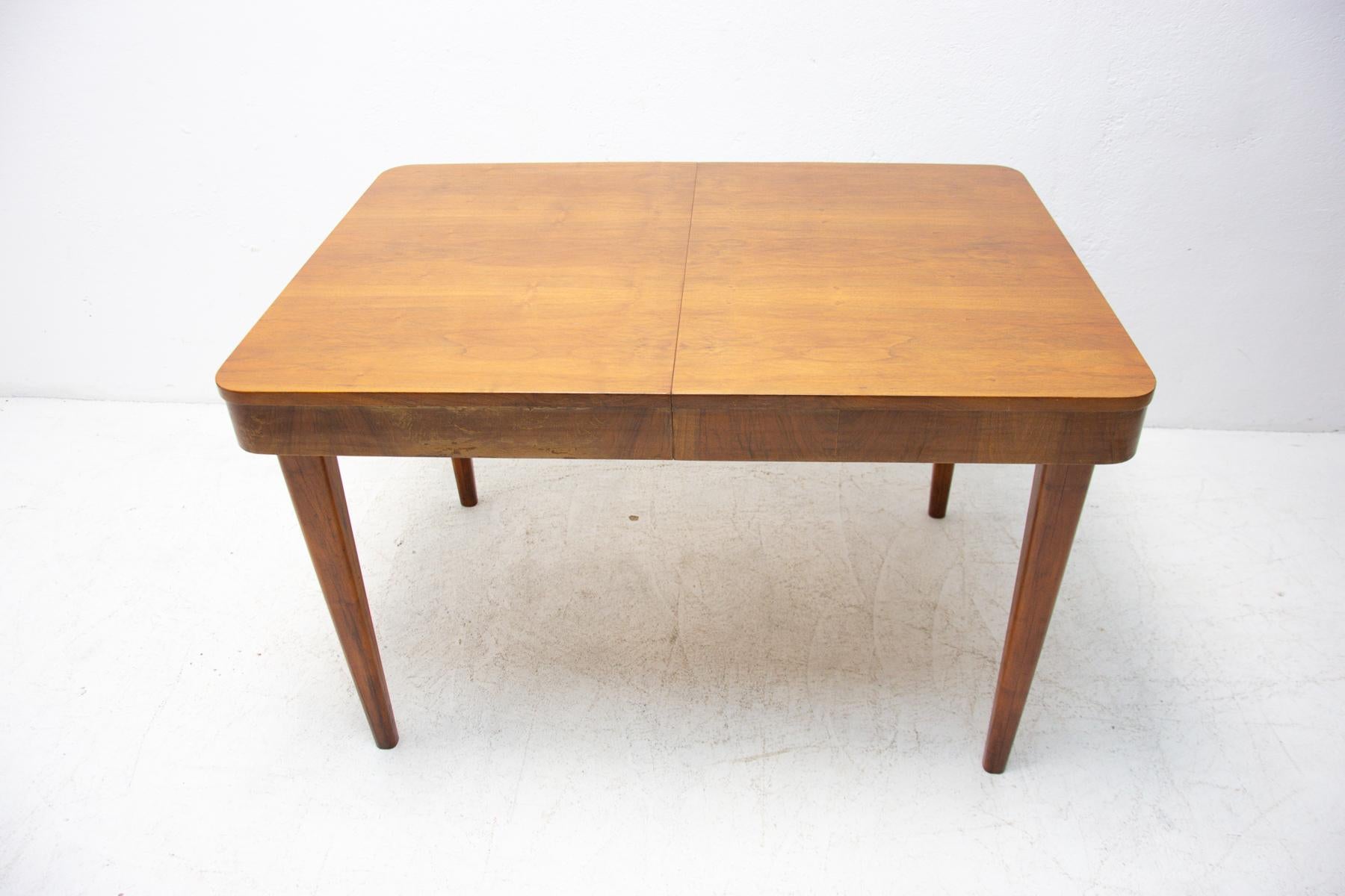 Mid Century Adjustable Dining Table by Jindřich Halabala, 1950s For Sale 2