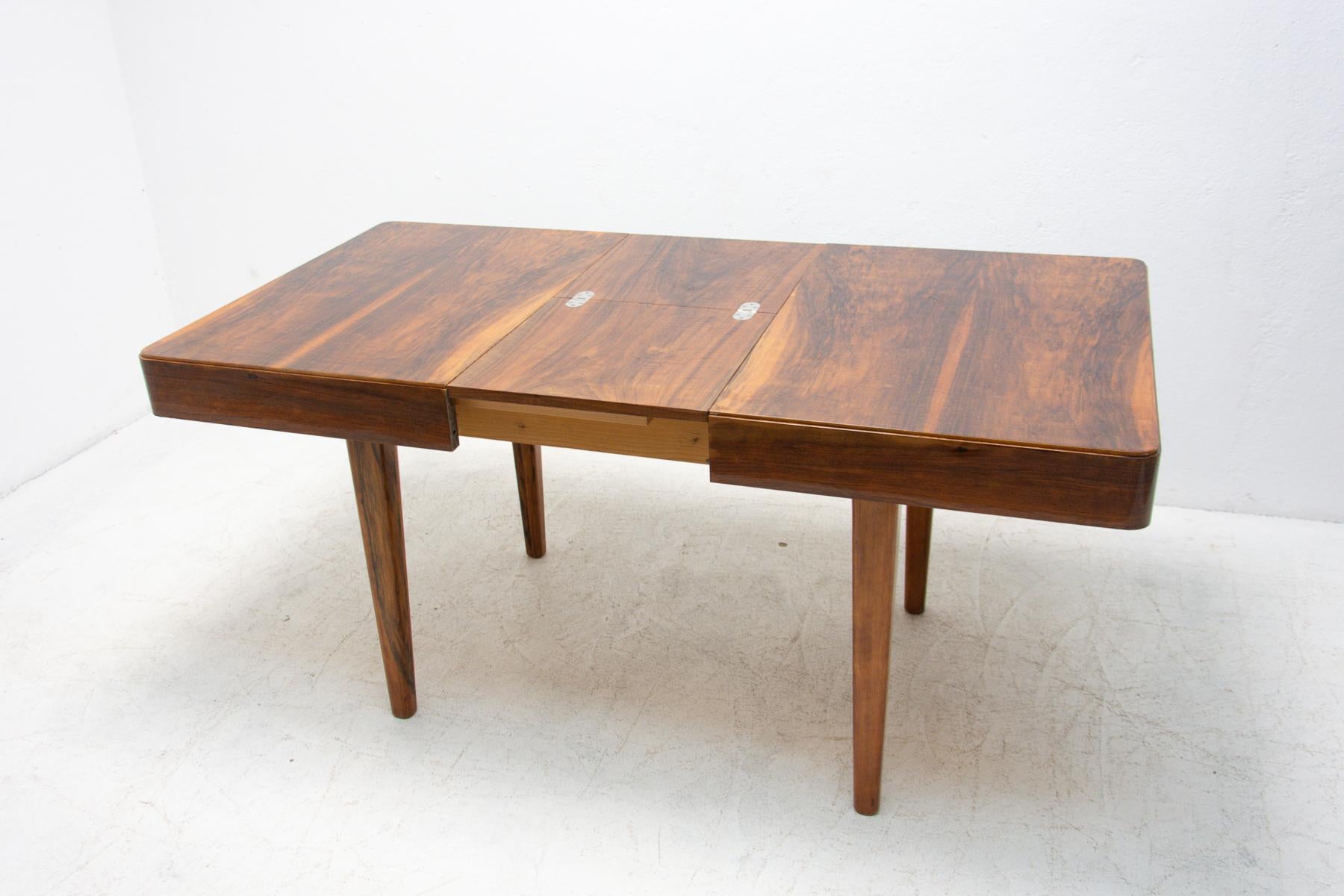 Mid Century Adjustable Dining Table by Jindřich Halabala, 1950s For Sale 5
