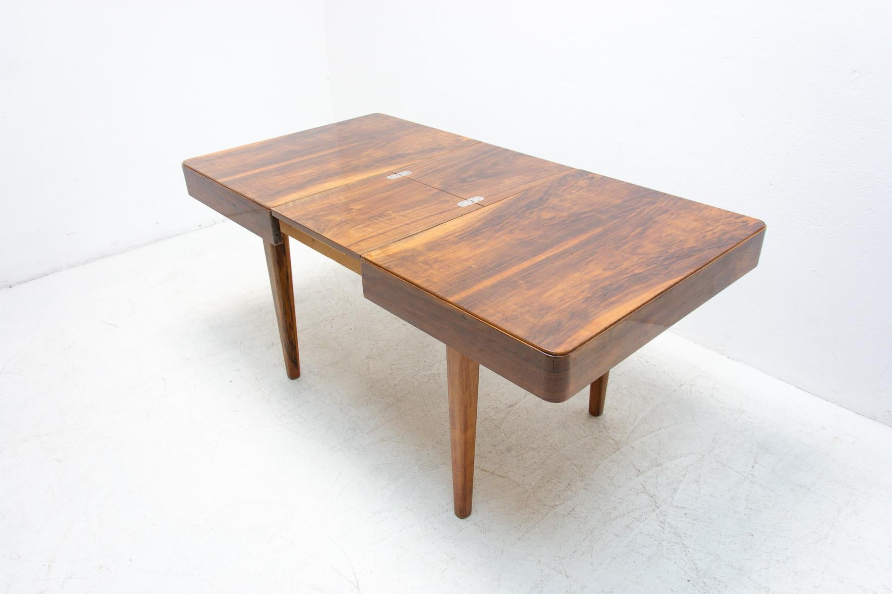Mid Century Adjustable Dining Table by Jindřich Halabala, 1950s For Sale 6