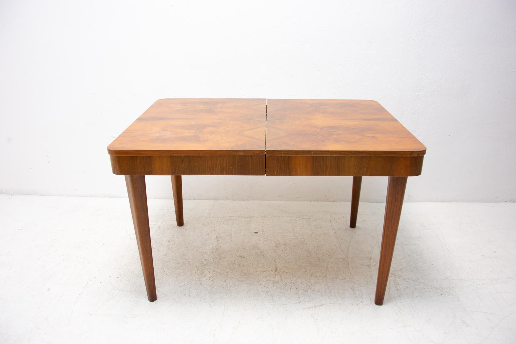 This adjustable dining table was designed and made in the 1950s in the former Czechoslovakia. It was designed by Jindrich Halabala for ÚP Závody Brno. The material is a combination of solid wood and walnut veneer. The table is in good Vintage