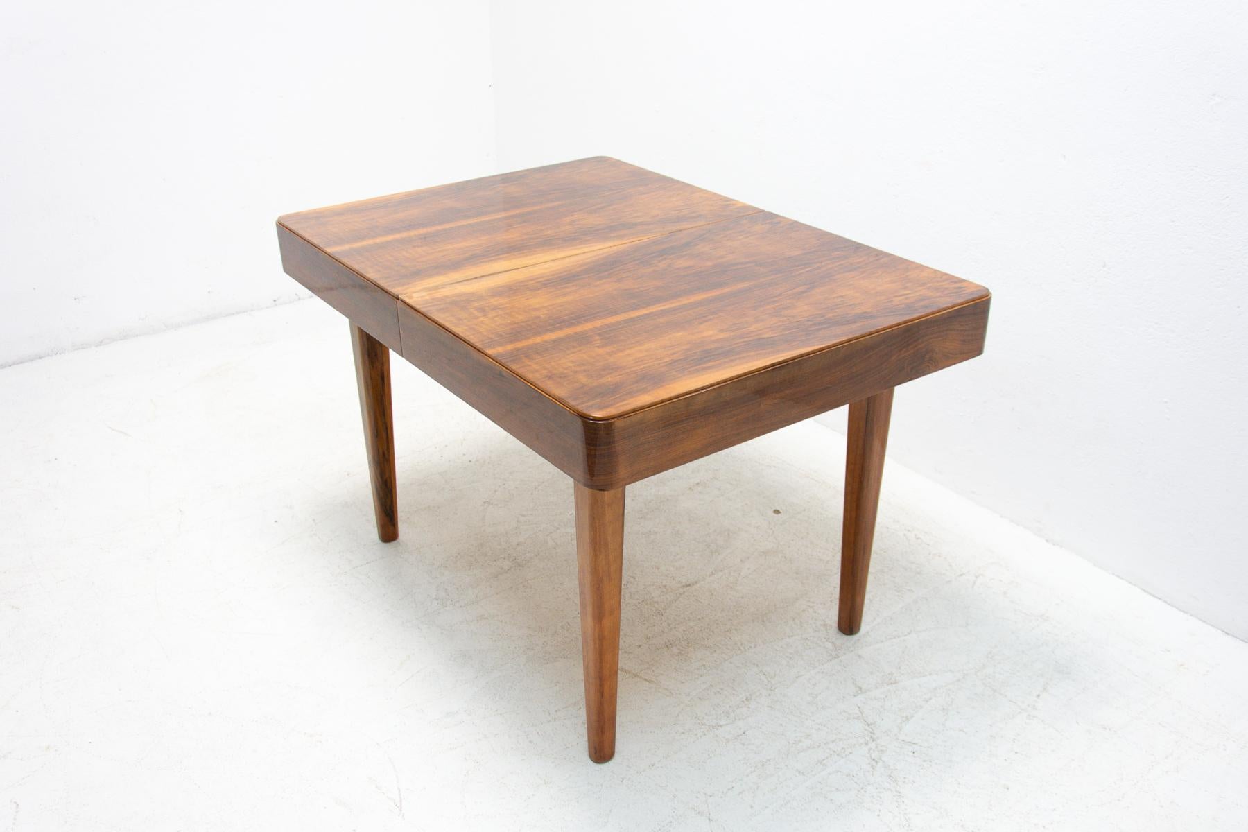 Art Deco Mid Century Adjustable Dining Table by Jindřich Halabala, 1950s For Sale
