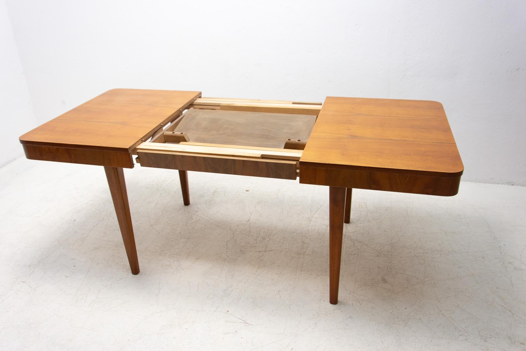 Veneer Mid Century Adjustable Dining Table by Jindřich Halabala, 1950s