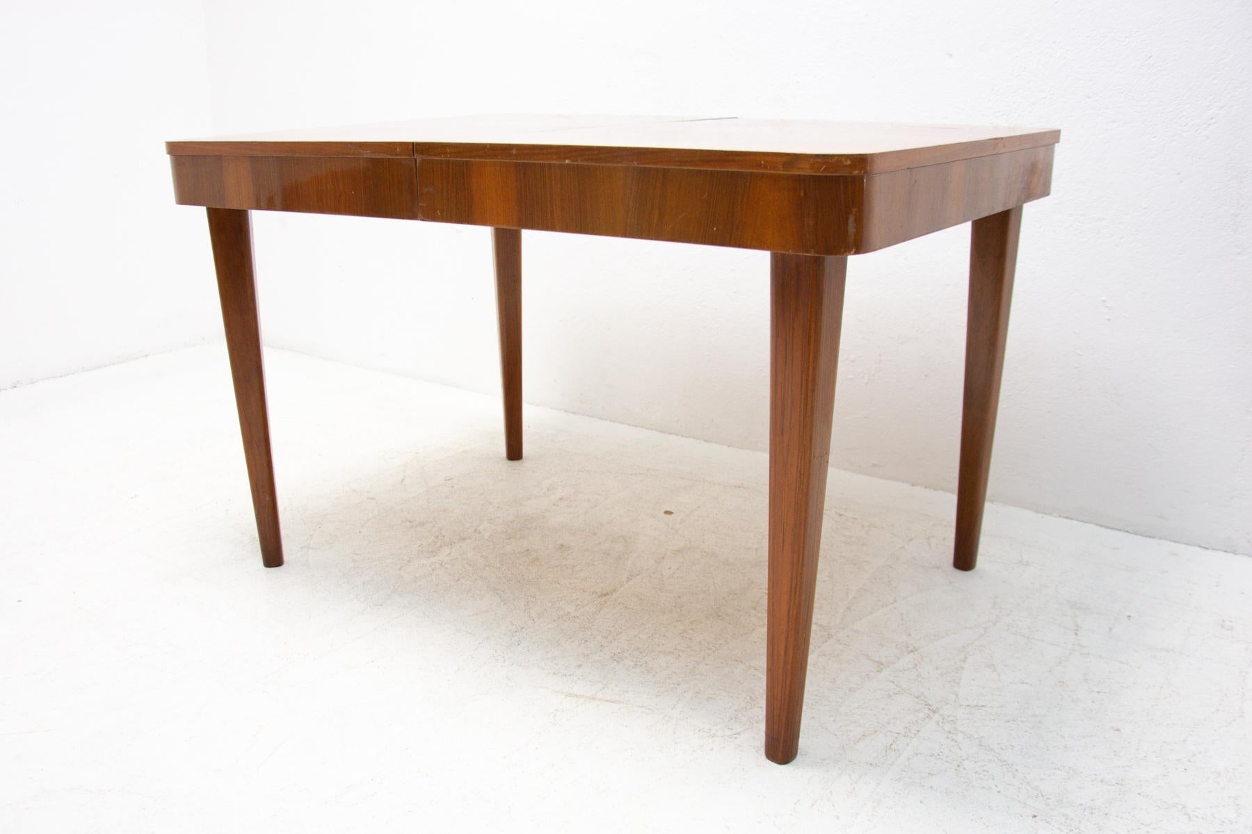 Mid Century Adjustable Dining Table by Jindrich Halabala, 1950s In Good Condition In Prague 8, CZ