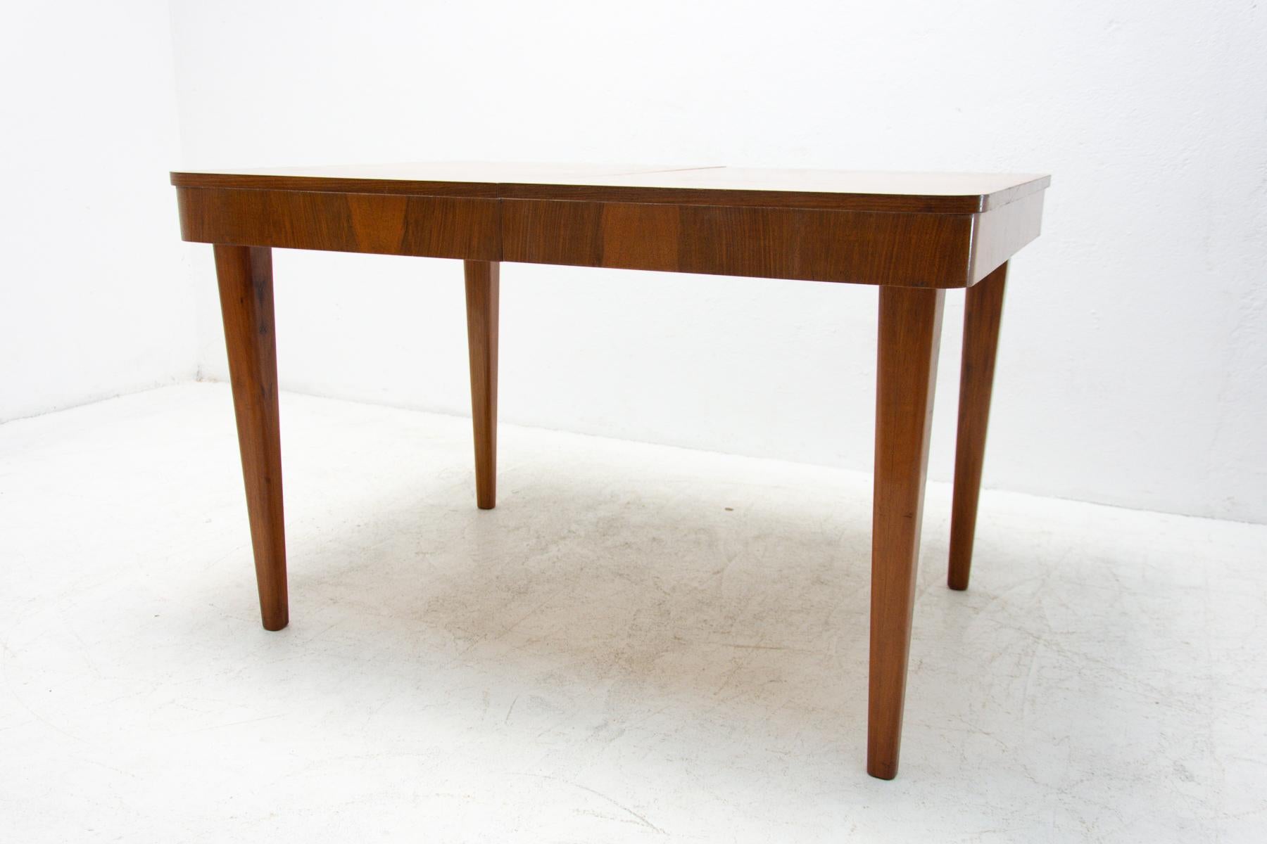 Mid century Adjustable Dining Table by Jindřich Halabala, 1950s In Good Condition In Prague 8, CZ
