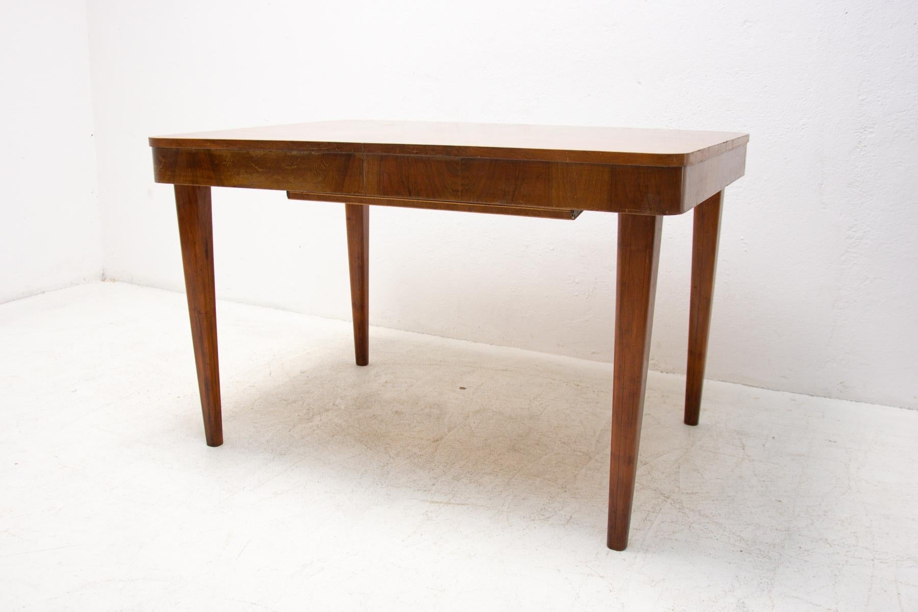 20th Century Mid Century Adjustable Dining Table by Jindřich Halabala, 1950s For Sale