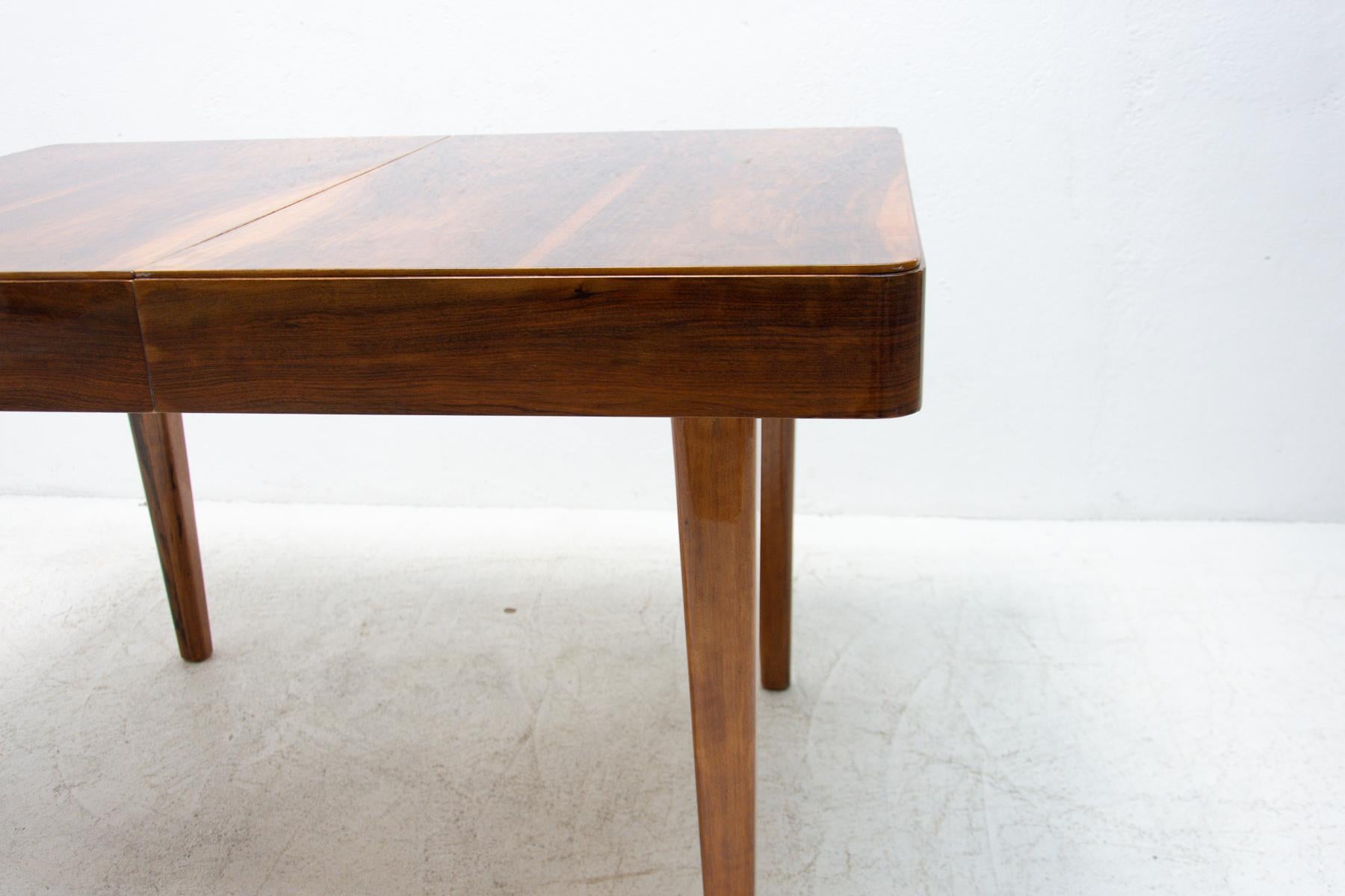 20th Century Mid Century Adjustable Dining Table by Jindřich Halabala, 1950s For Sale