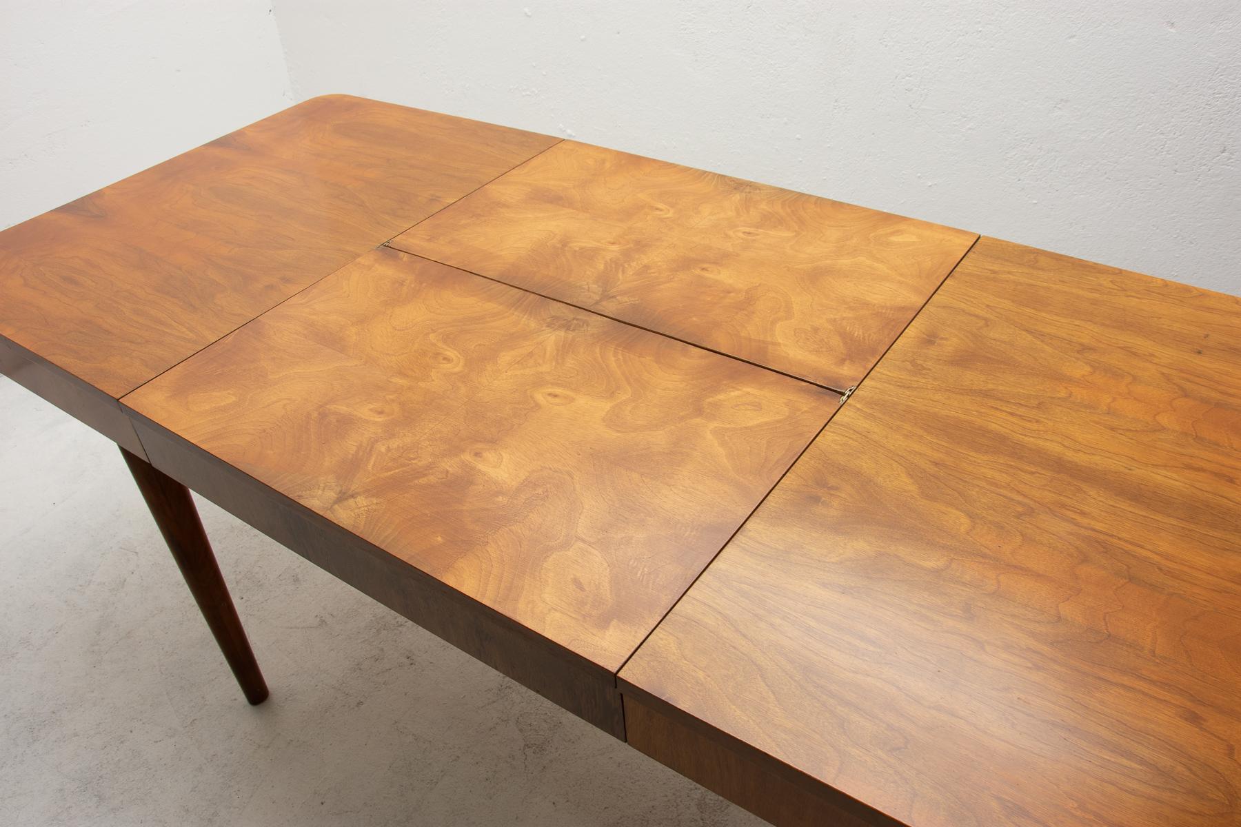 Midcentury Adjustable Dining Table by Jindřich Halabala for UP Závody Brno In Good Condition In Prague 8, CZ