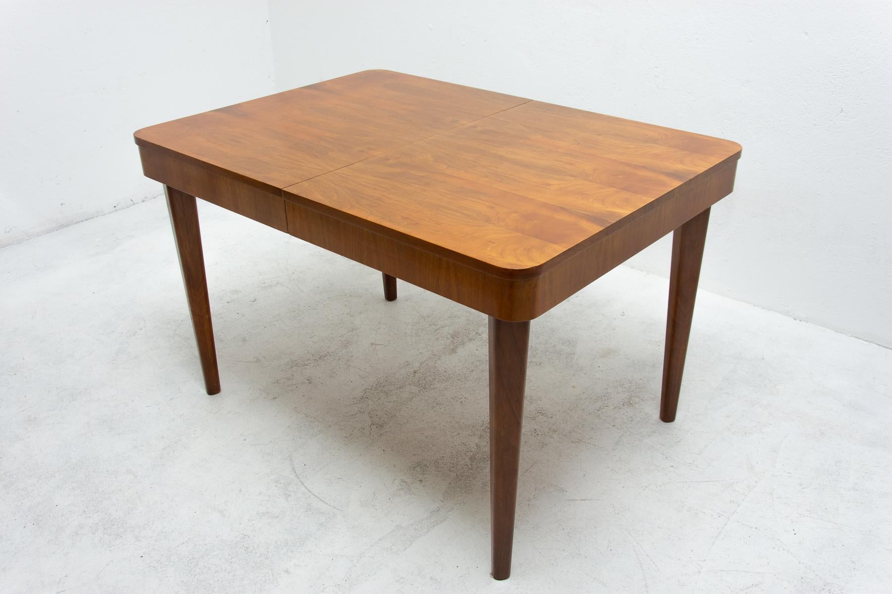 Wood Midcentury Adjustable Dining Table by Jindřich Halabala for UP Závody Brno