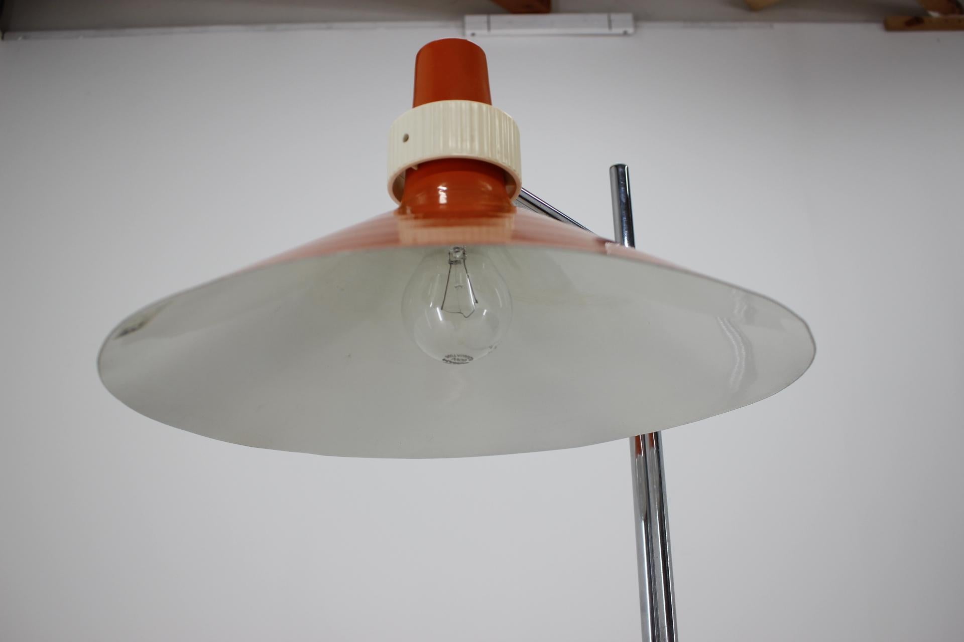 Verstellbare Stehlampe aus der Mitte des Jahrhunderts, 1970er Jahre (Moderne der Mitte des Jahrhunderts) im Angebot