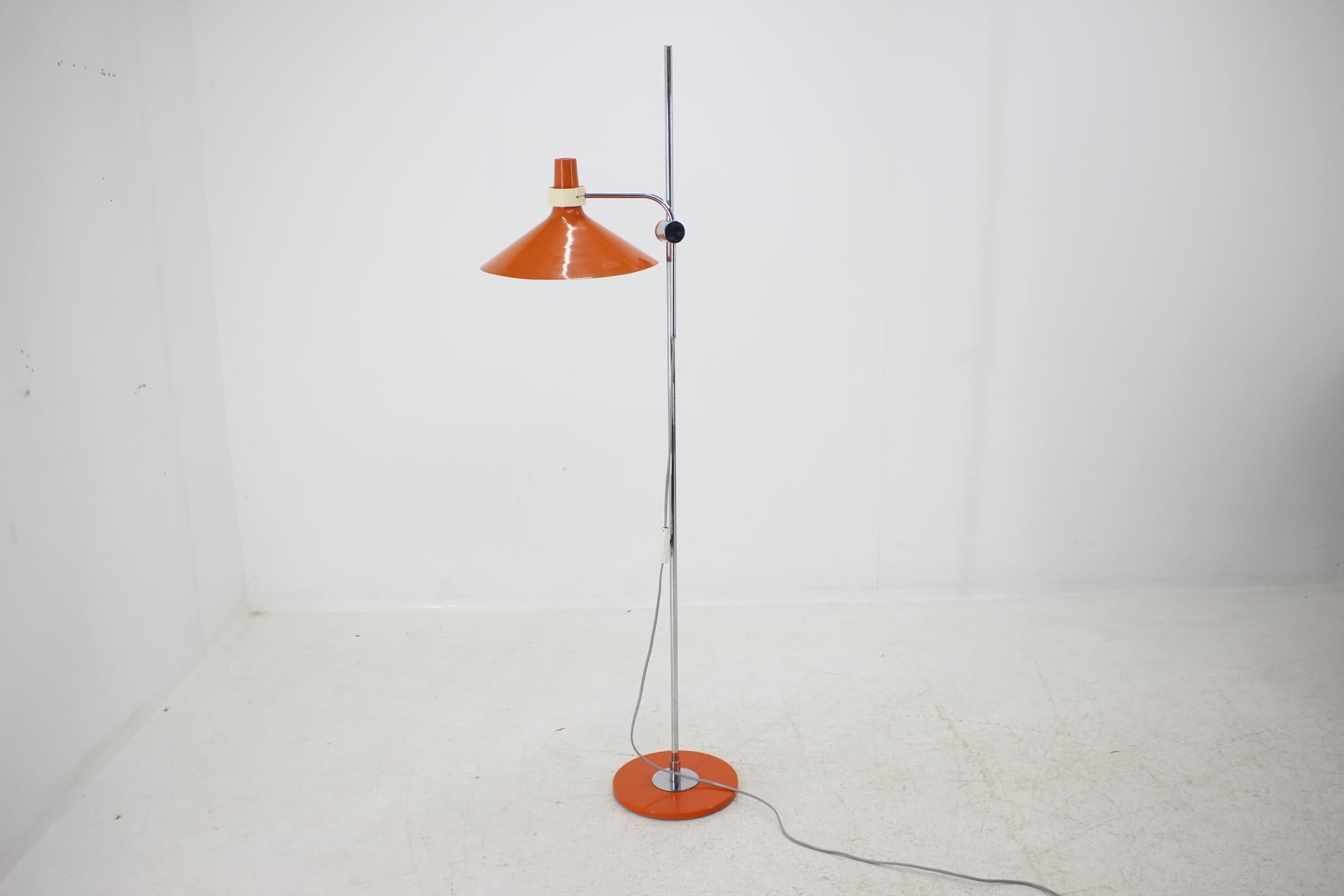 Midcentury Adjustable Floor Lamp, 1970s In Good Condition For Sale In Praha, CZ