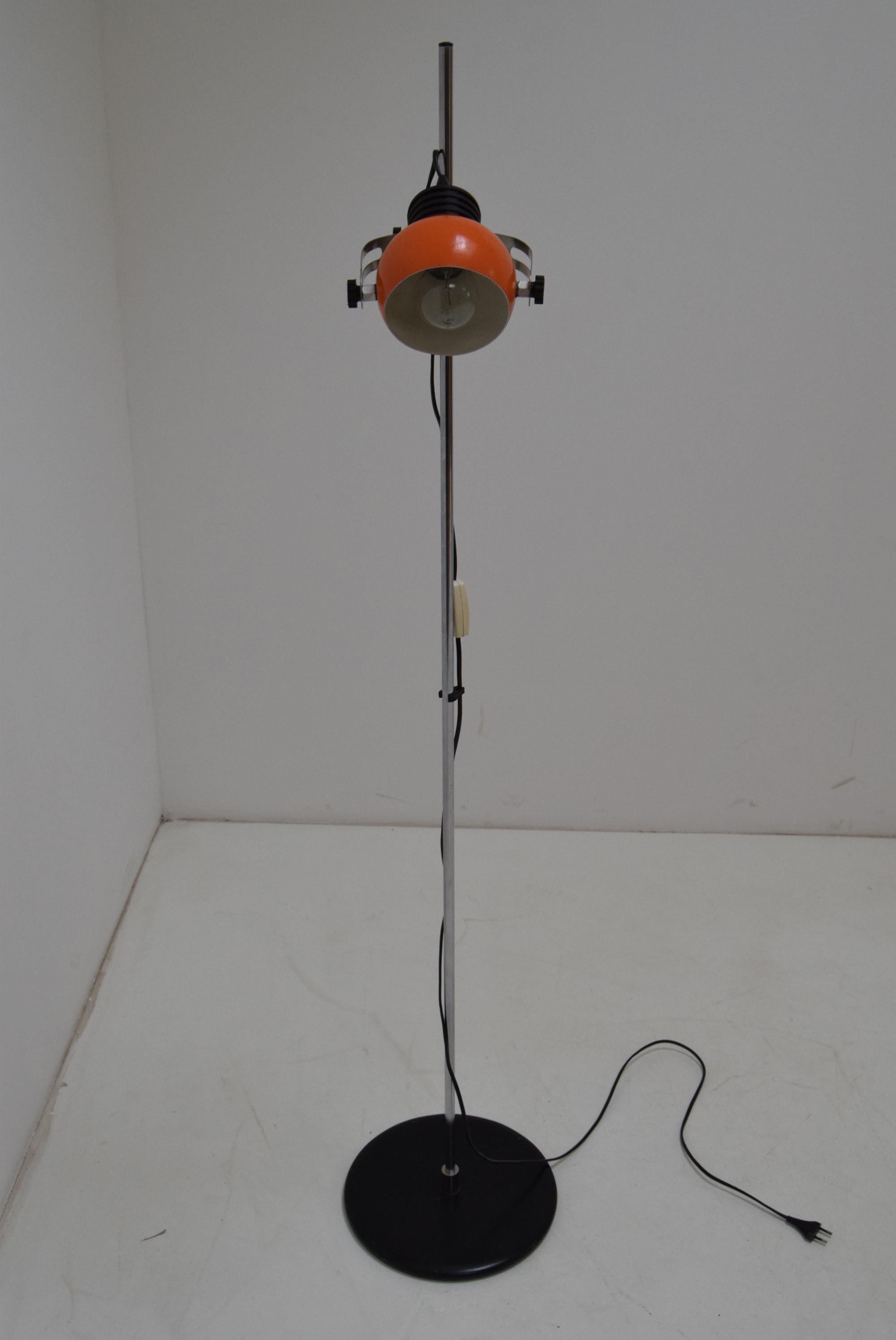 Midcentury Adjustable Floor Lamp, 1970s In Good Condition For Sale In Praha, CZ