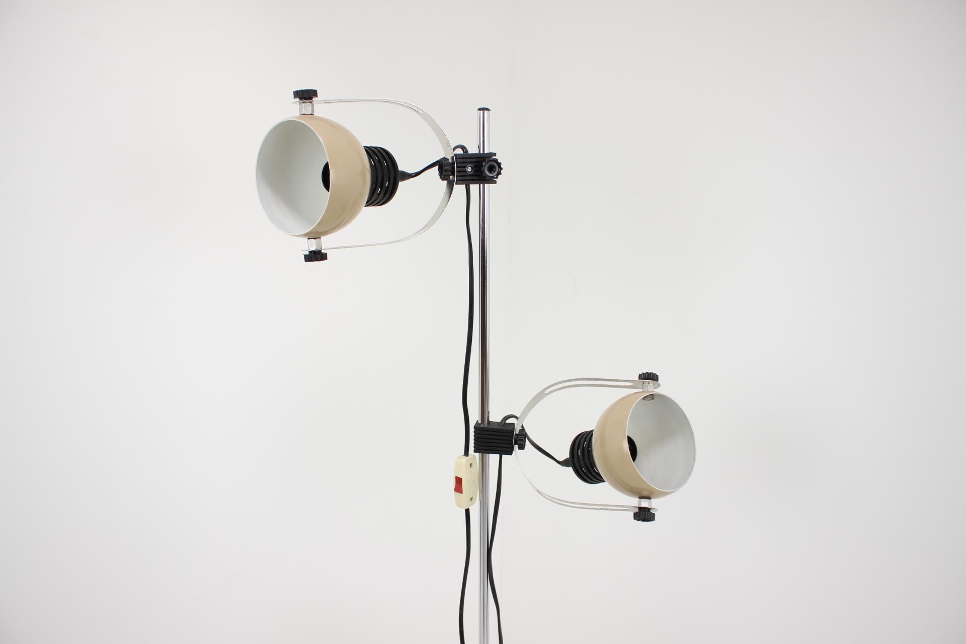 Lampada da terra regolabile di metà secolo, anni '70 in vendita 1