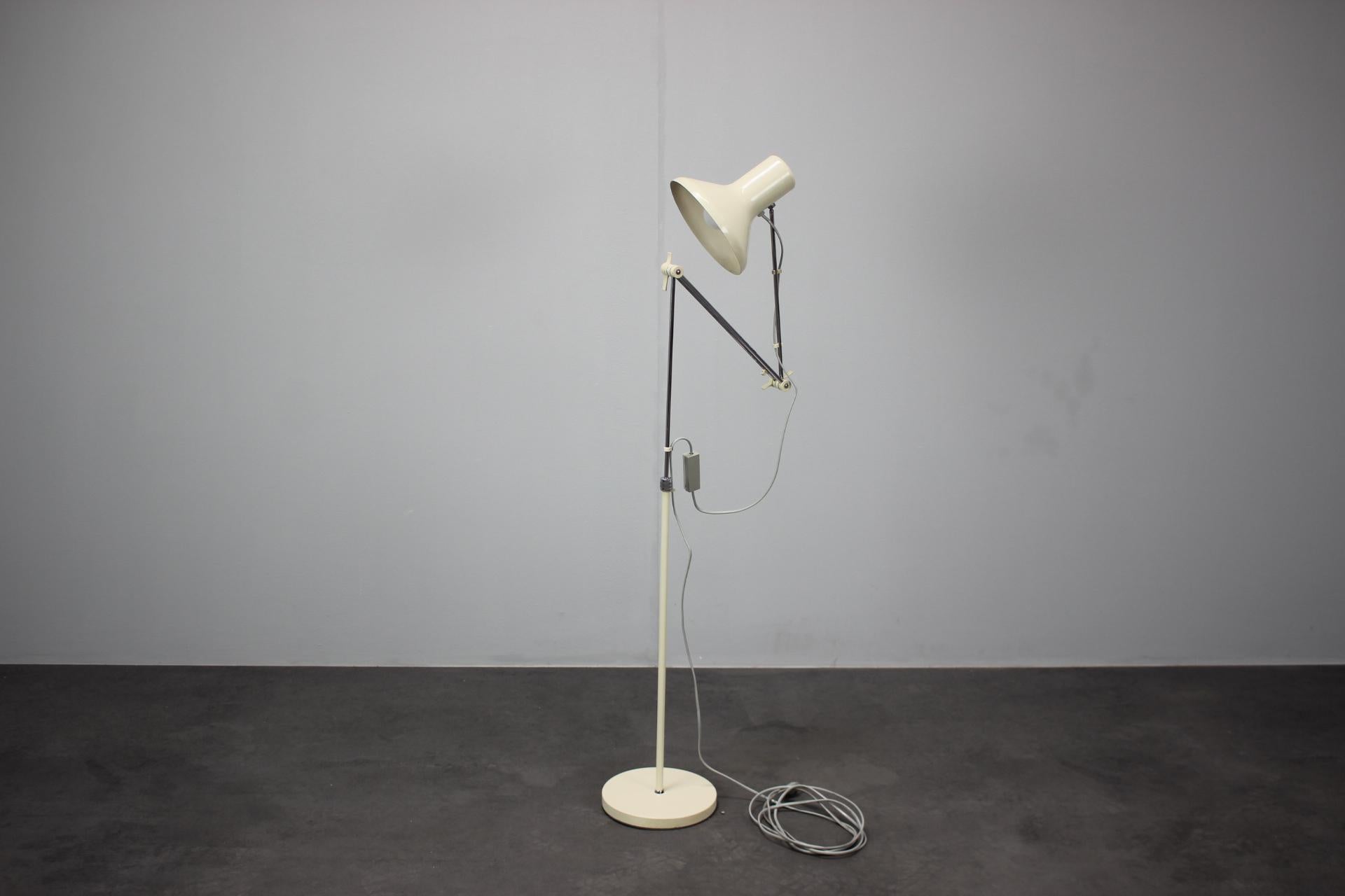 Mid-Century moderno Lampada da terra regolabile di metà secolo, di J. Hurka per Napako, Cecoslovacchia, anni '60 in vendita