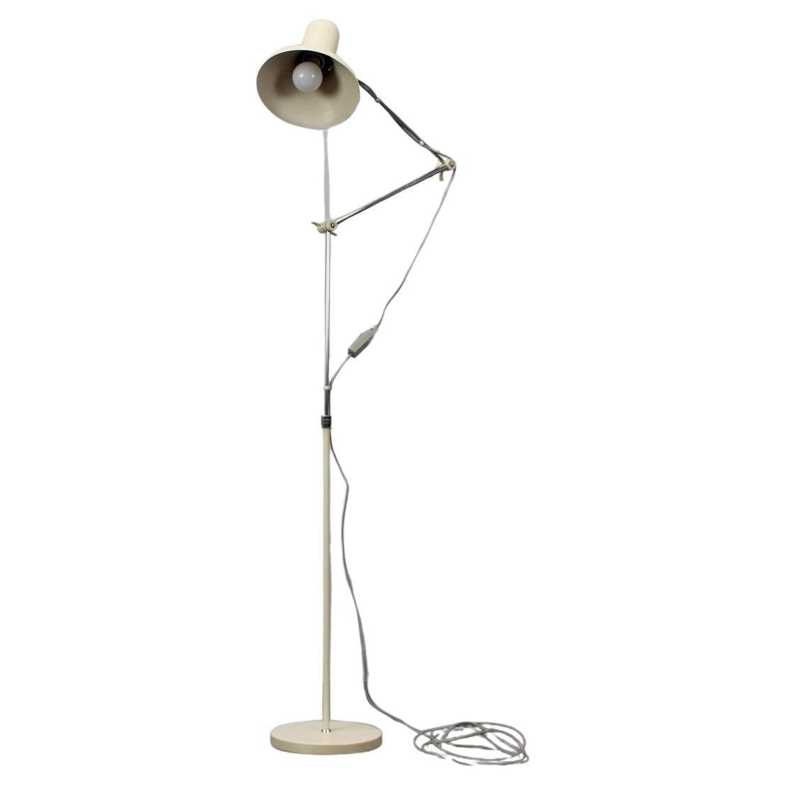 - Lampada da terra regolabile di metà secolo, di J. Hurka per Napako, Cecoslovacchia, 1960,
- in metallo,
- in buone condizioni originali.