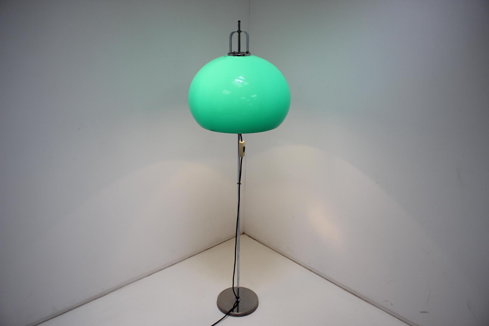 Lampadaire réglable du milieu du siècle conçu par Guzzini pour Meblo, 1970 en vente 3