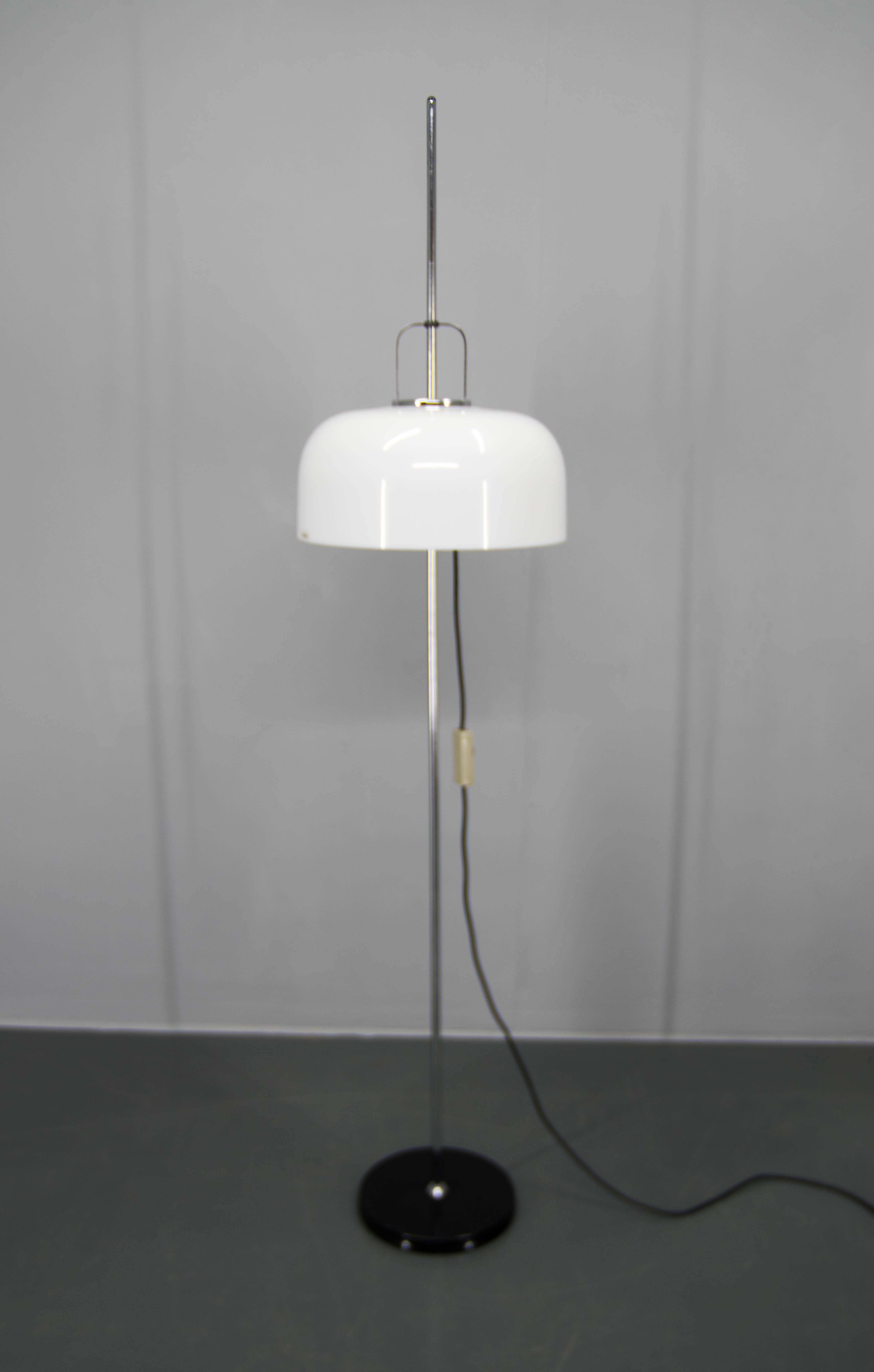 Lampadaire réglable du milieu du siècle conçu par Guzzini pour Meblo, 1970 en vente 3