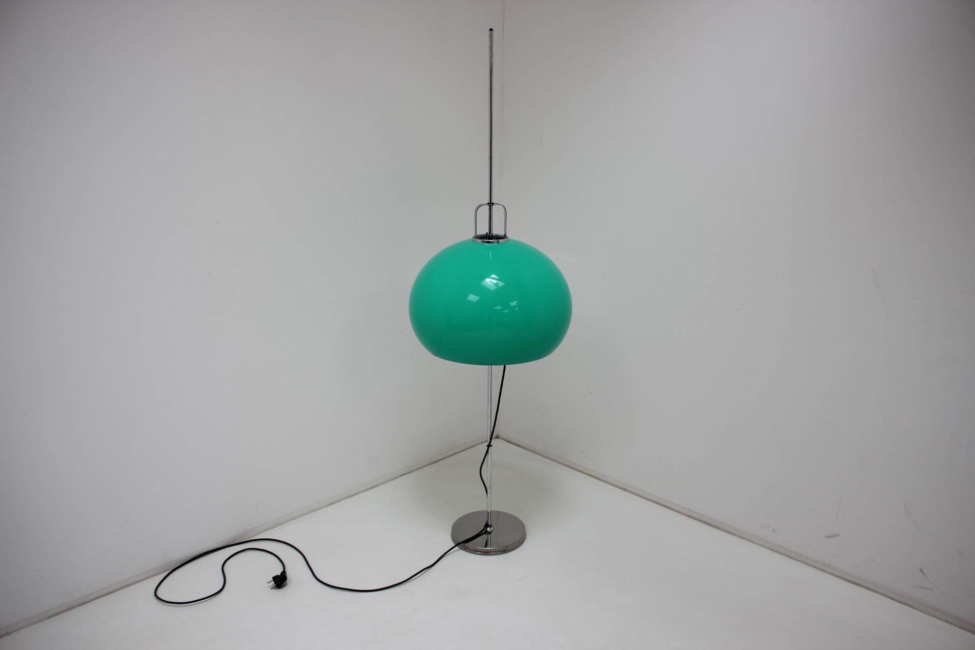 Mid-Century Adjustable Floor Lamp Designed by Guzzini for Meblo, 1970s For Sale 6