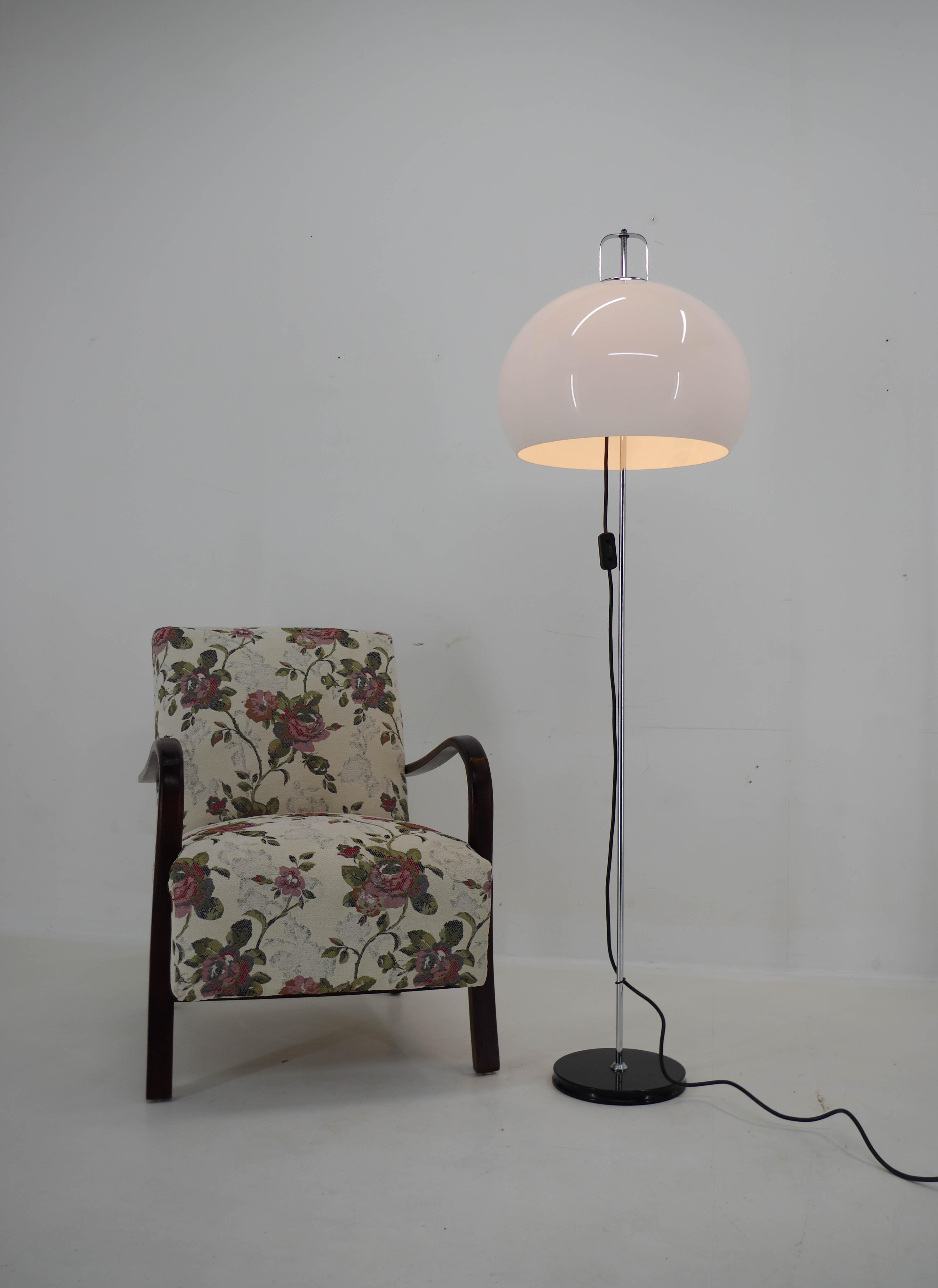 Mid-Century Adjustable Floor Lamp Designed by Guzzini for Meblo, 1970s For Sale 1