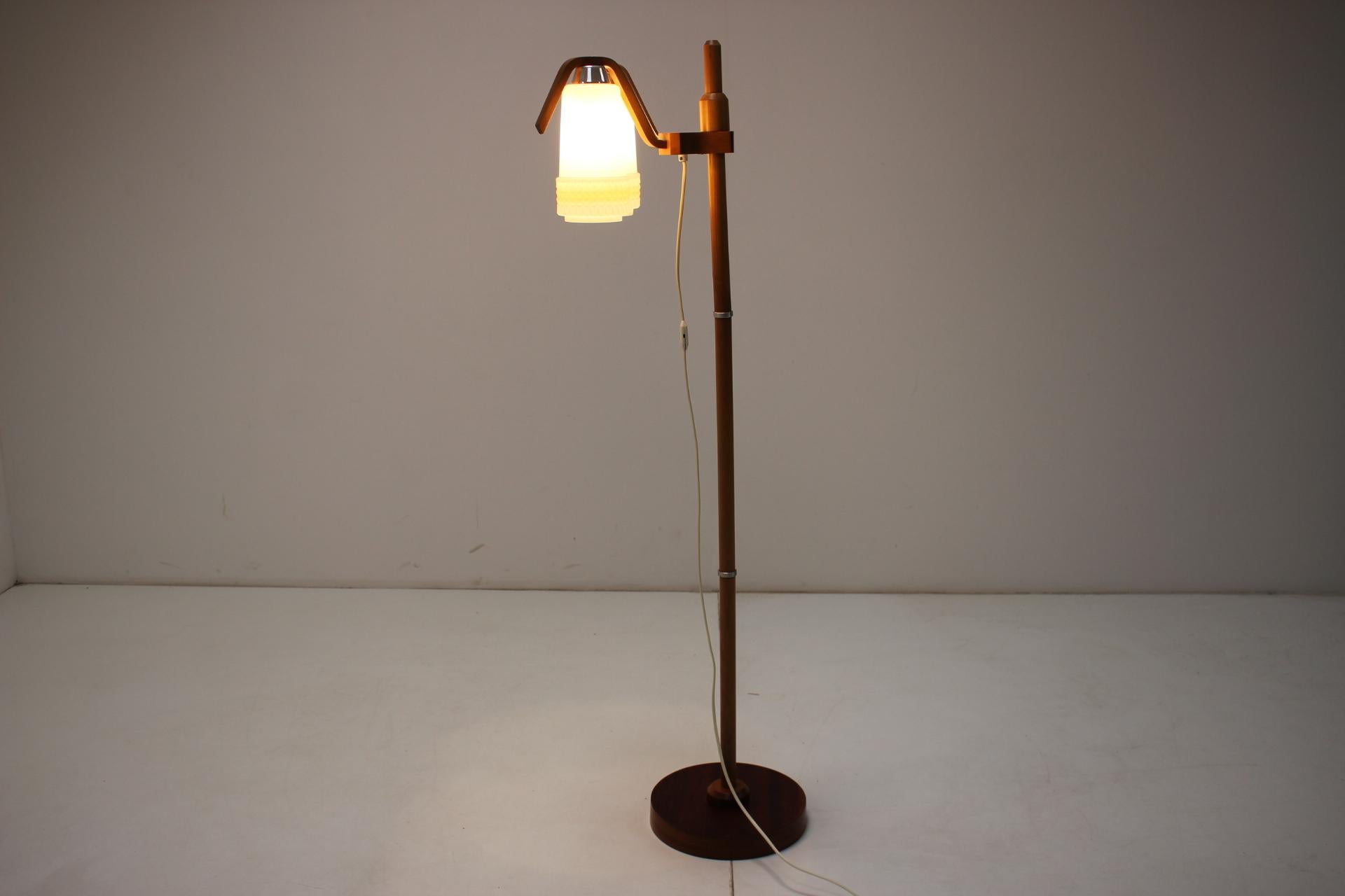 Mid-Century Adjustable Floor Lamp, Dřevo Humpolec, 1970's For Sale 4