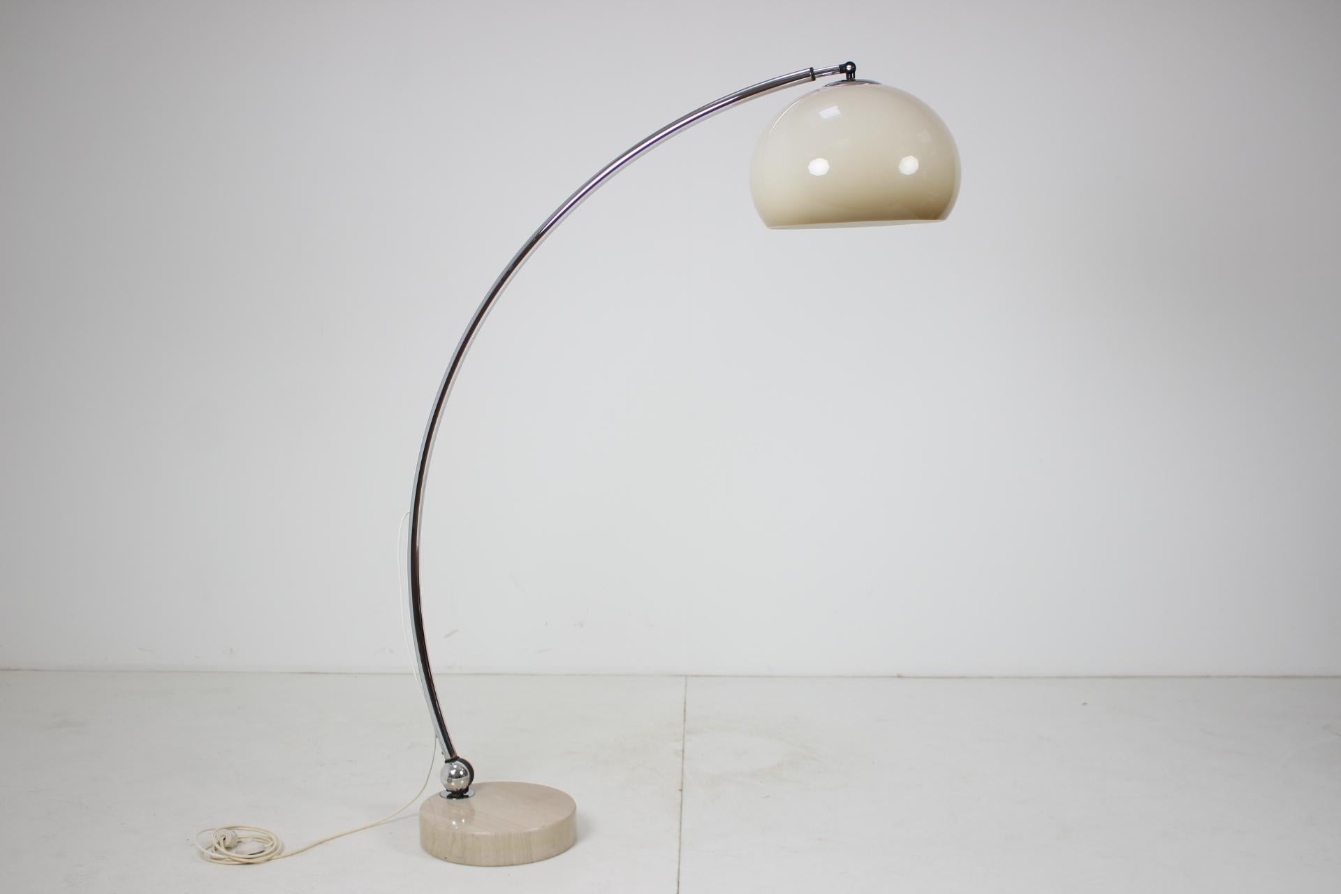 Verstellbare Stehlampe aus der Mitte des Jahrhunderts/ Guzzini/Meblo, 1970er Jahre (Moderne der Mitte des Jahrhunderts)