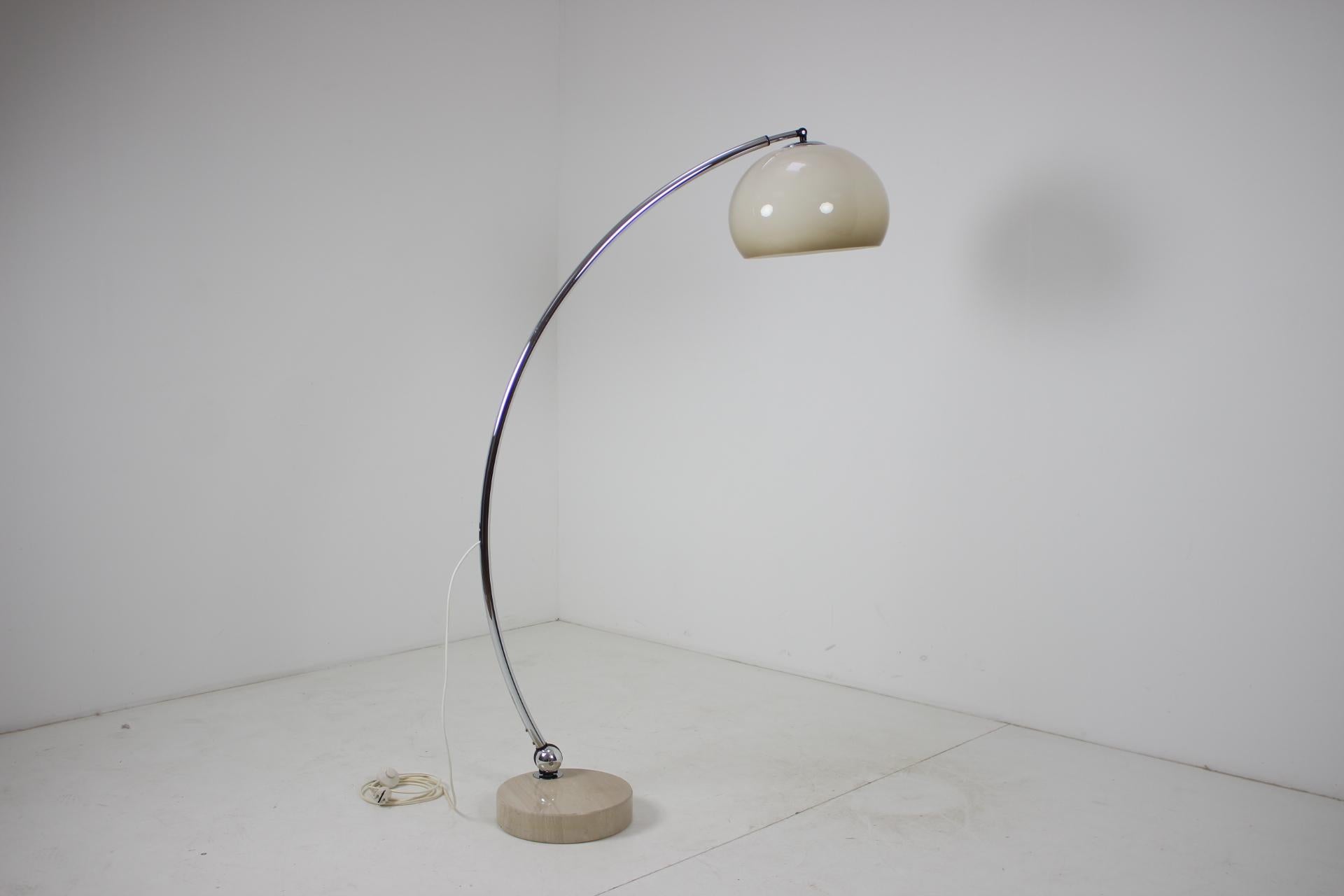 Verstellbare Stehlampe aus der Mitte des Jahrhunderts/ Guzzini/Meblo, 1970er Jahre (Ende des 20. Jahrhunderts)