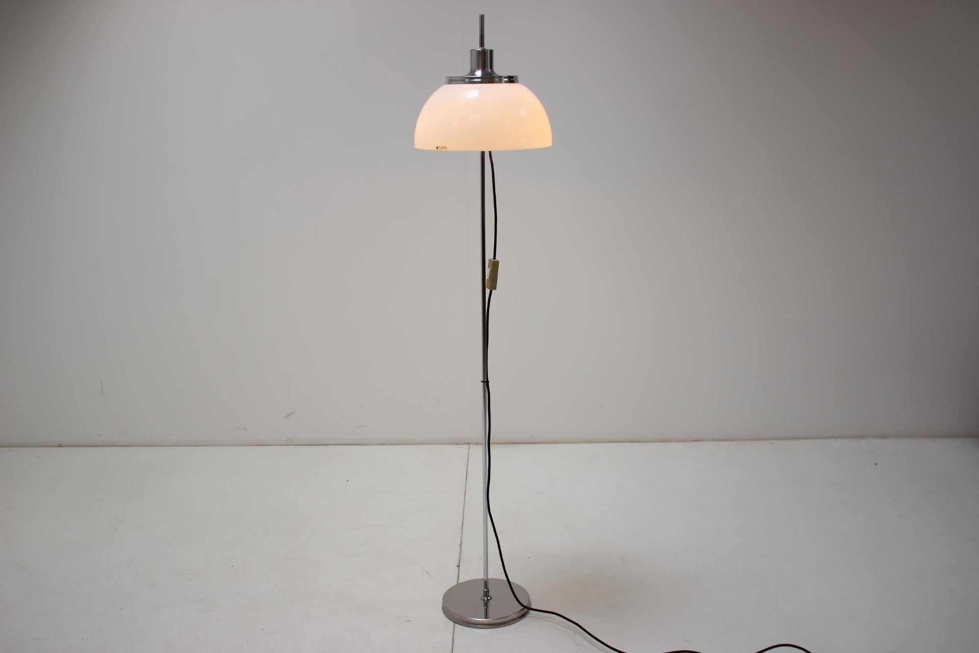 Late 20th Century Mid-Century Adjustable Floor Lamp/ Guzzini/Meblo, 1970's For Sale