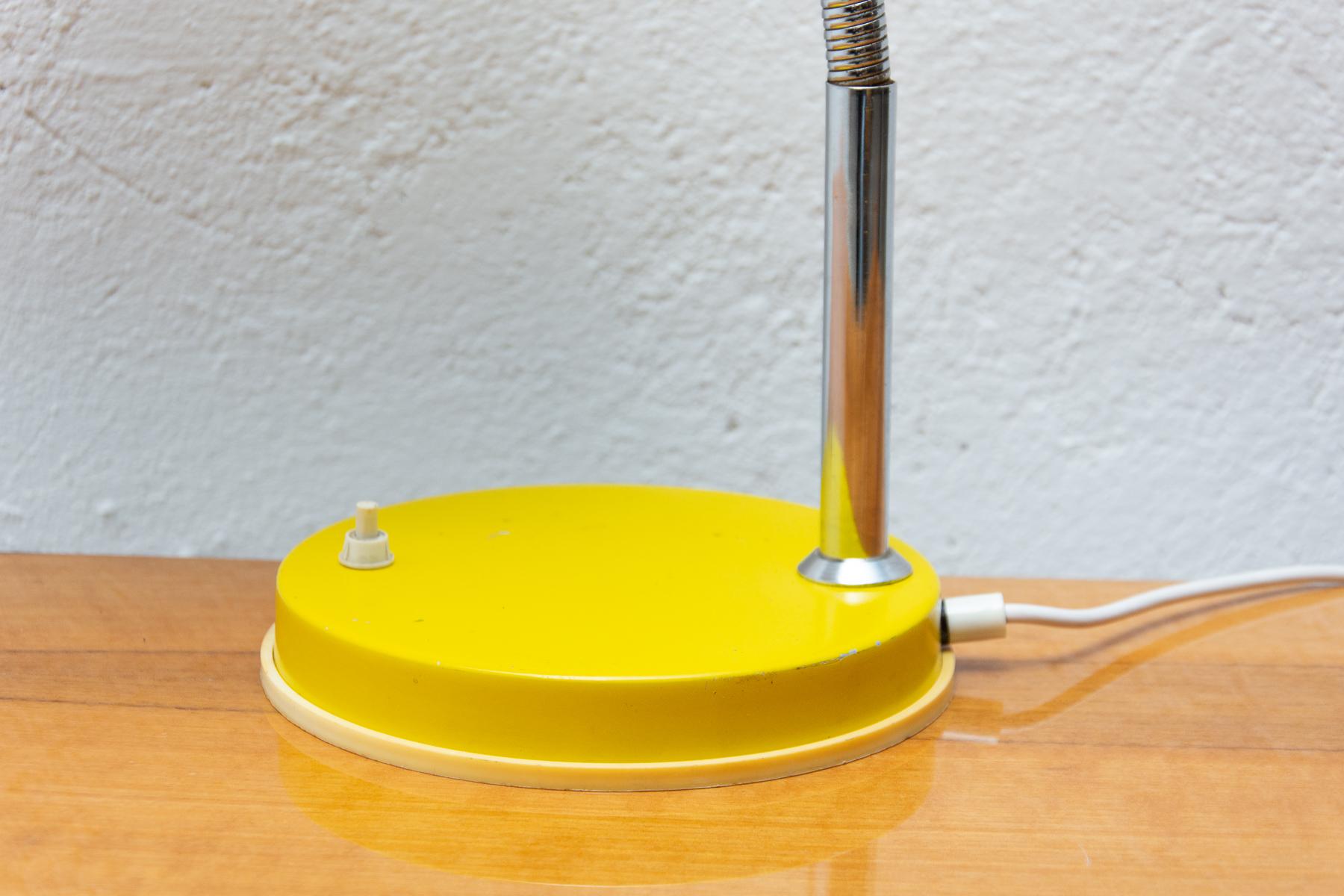 Midcentury Adjustable Gooseneck Desk Lamp, 1950s For Sale 4