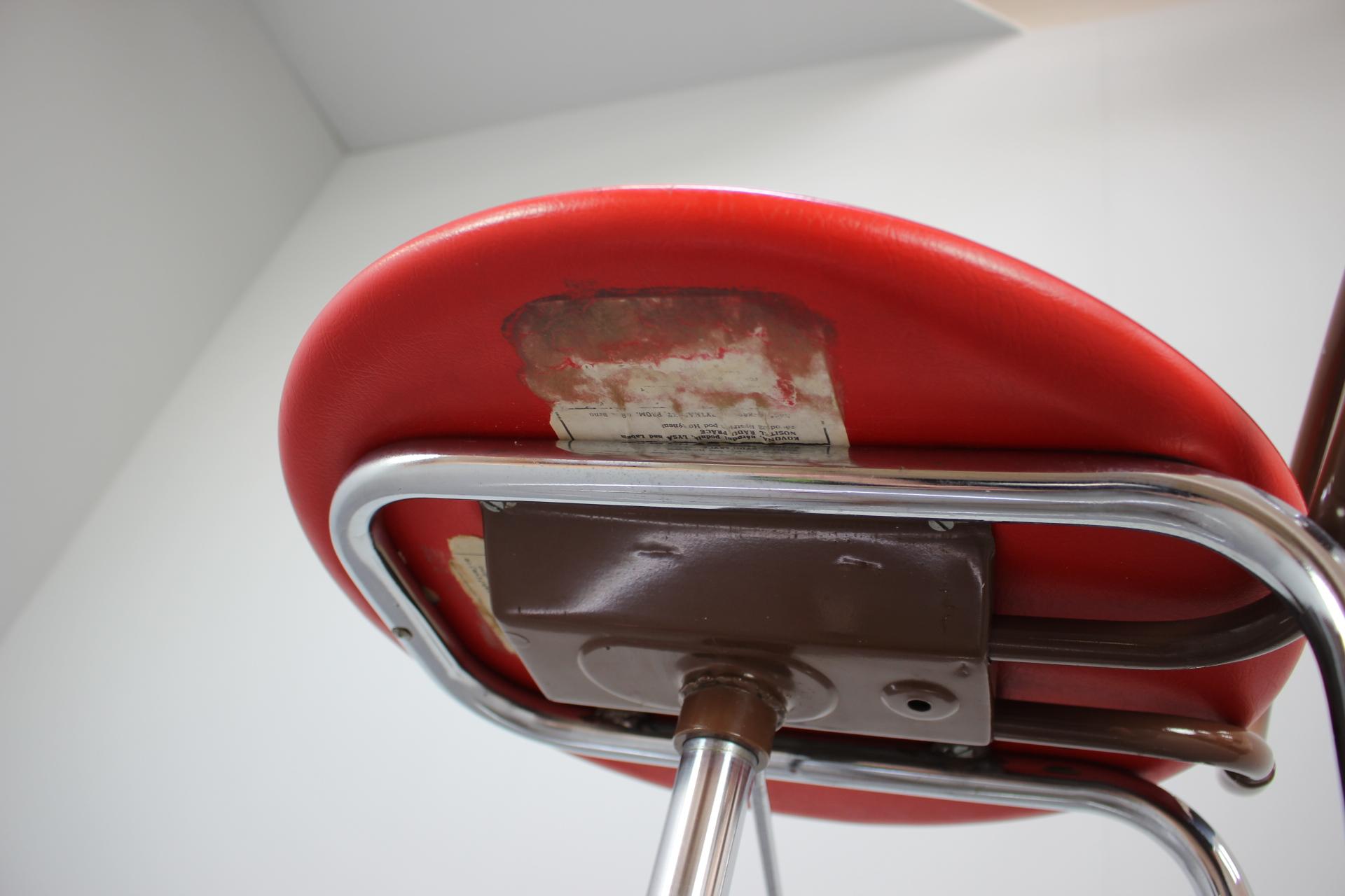 Chaise d'atelier industrielle réglable du milieu du siècle par Kovona, 1980 en vente 4