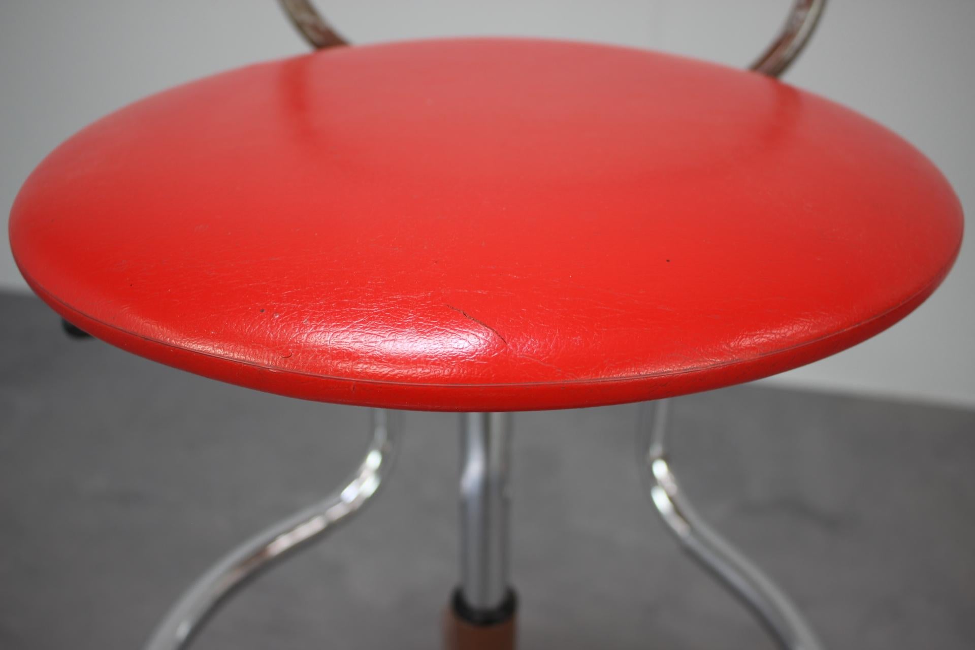 Chaise d'atelier industrielle réglable du milieu du siècle par Kovona, 1980 en vente 2