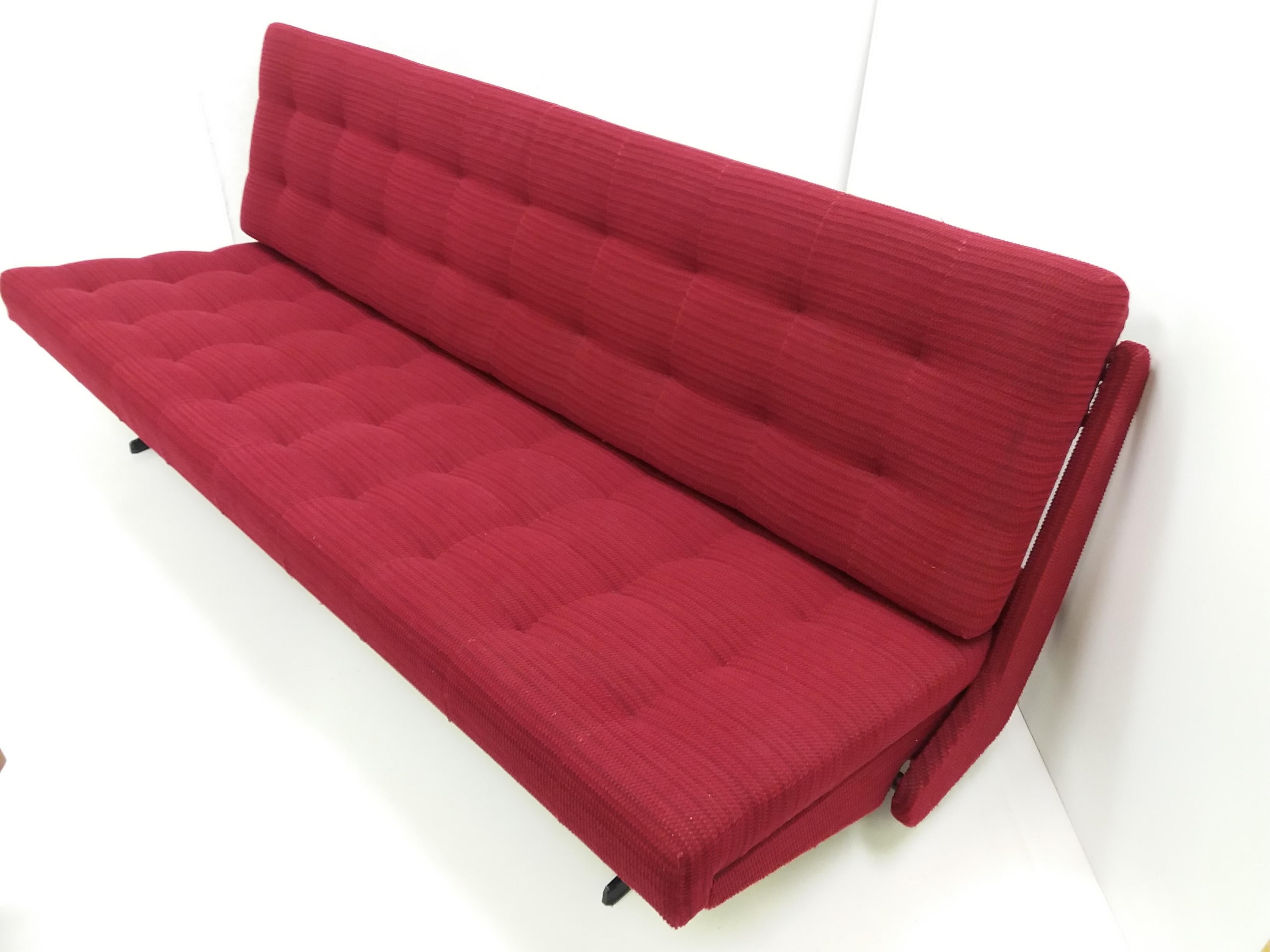 Mid-Century Adjustable Red Sofa, 1968 For Sale 3
