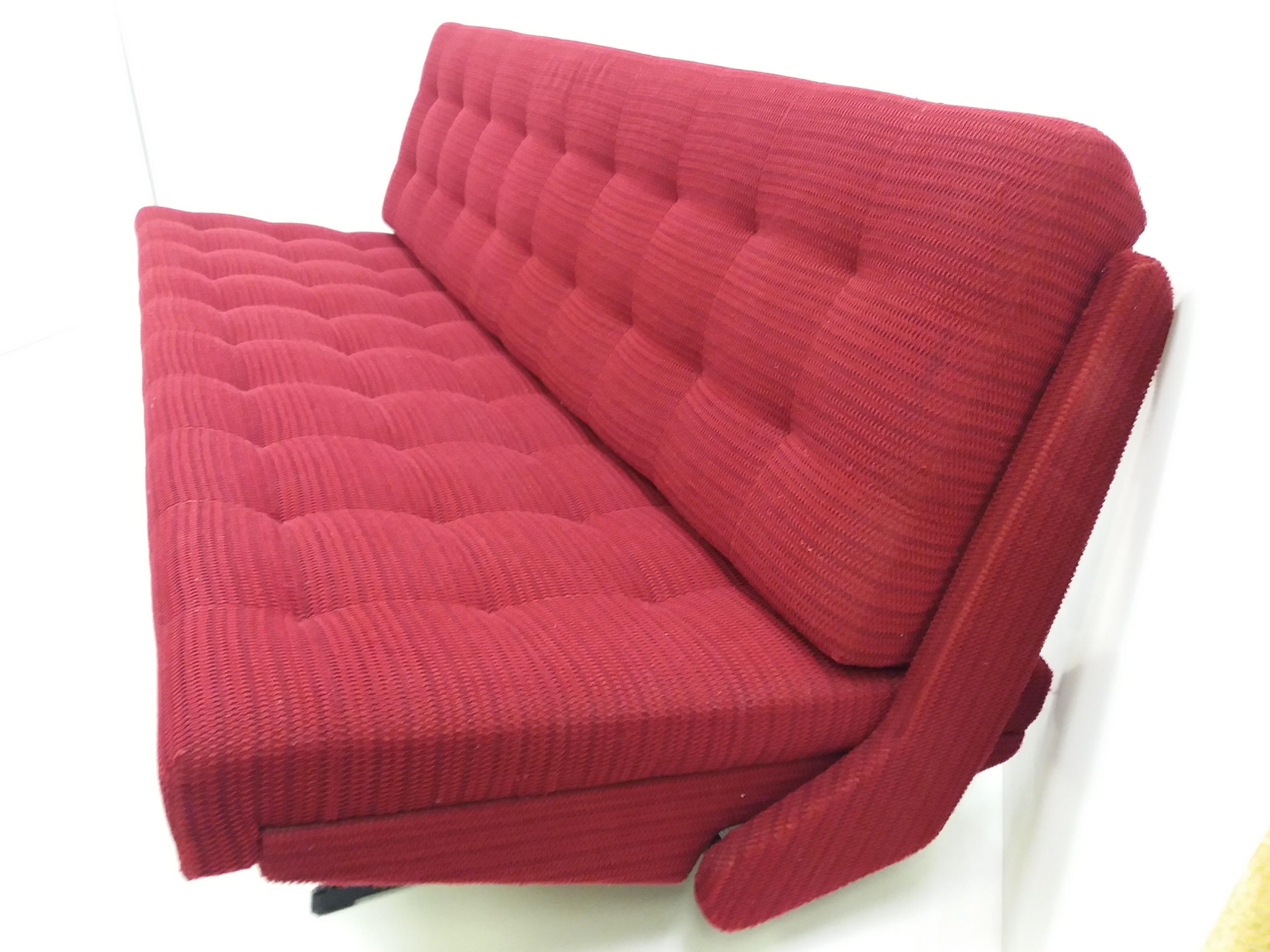Mid-Century Adjustable Red Sofa, 1968 For Sale 4