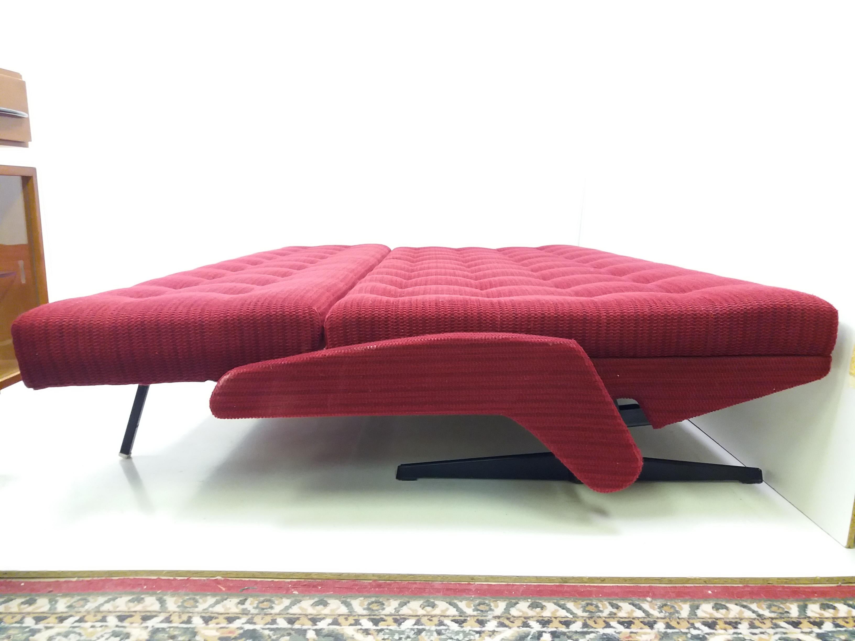 Mid-Century Adjustable Red Sofa, 1968 For Sale 8