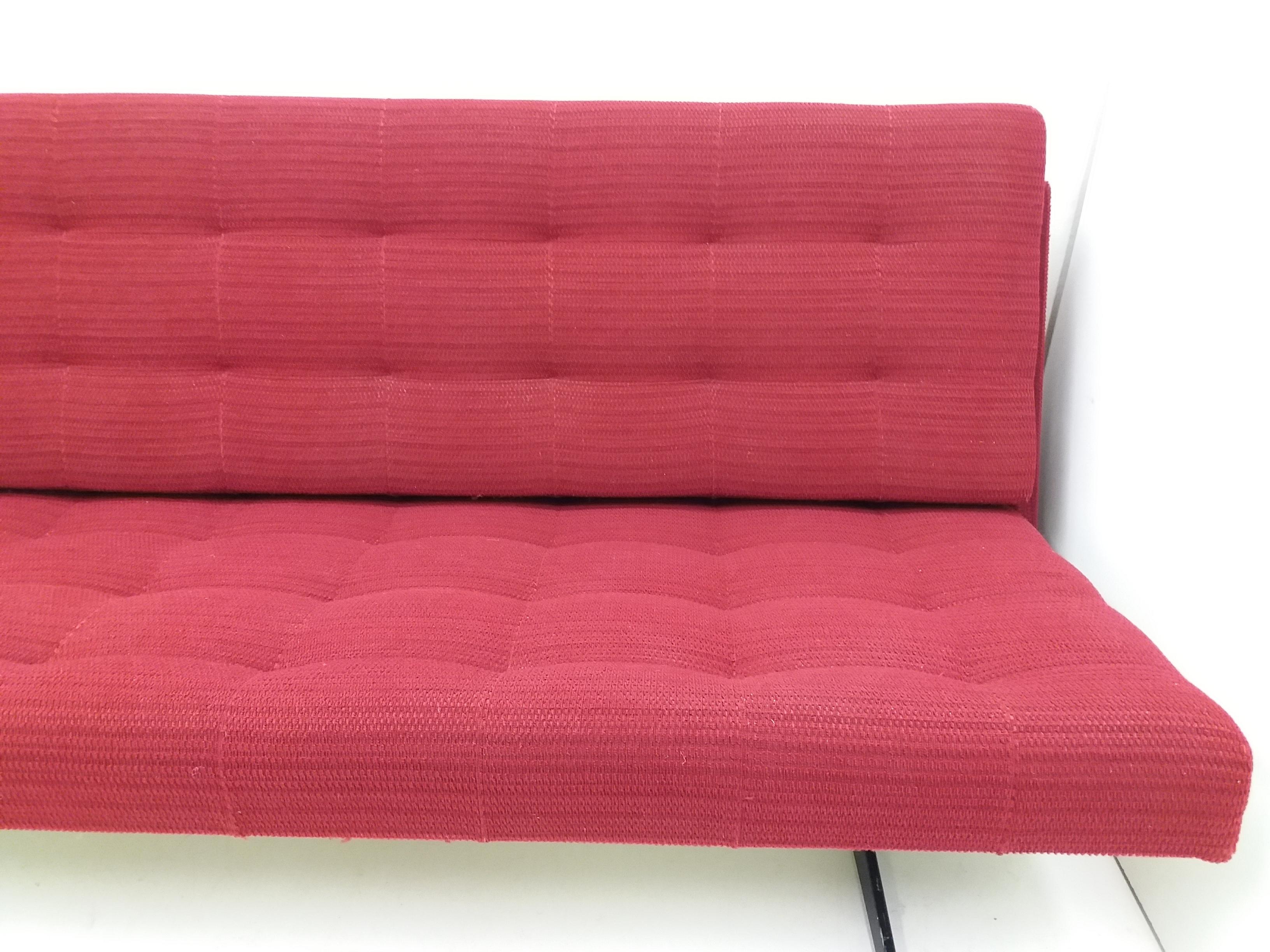 Mid-Century Adjustable Red Sofa, 1968 In Good Condition For Sale In Praha, CZ