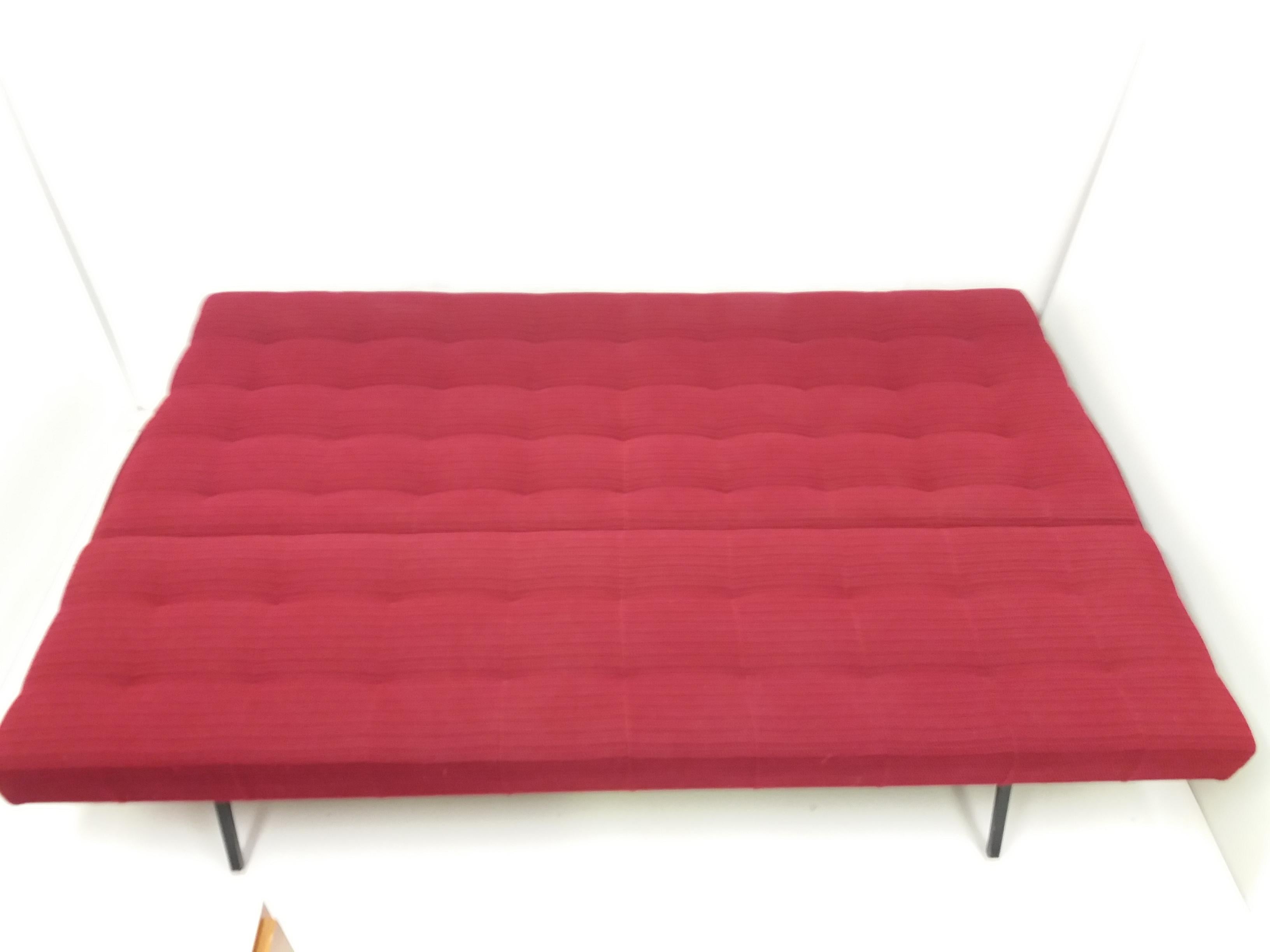Mid-Century Adjustable Red Sofa, 1968 For Sale 1