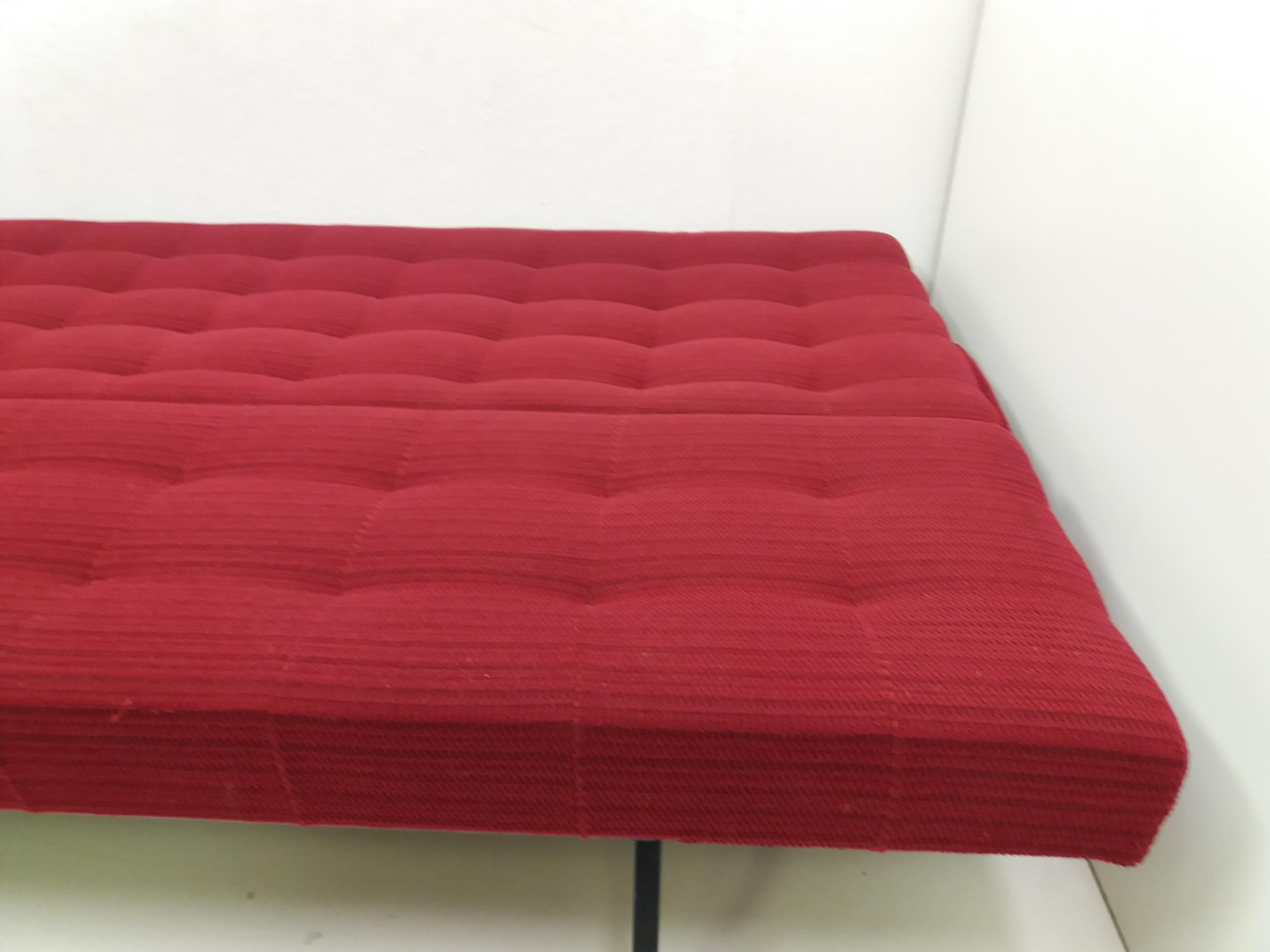 Mid-Century Adjustable Red Sofa, 1968 For Sale 2