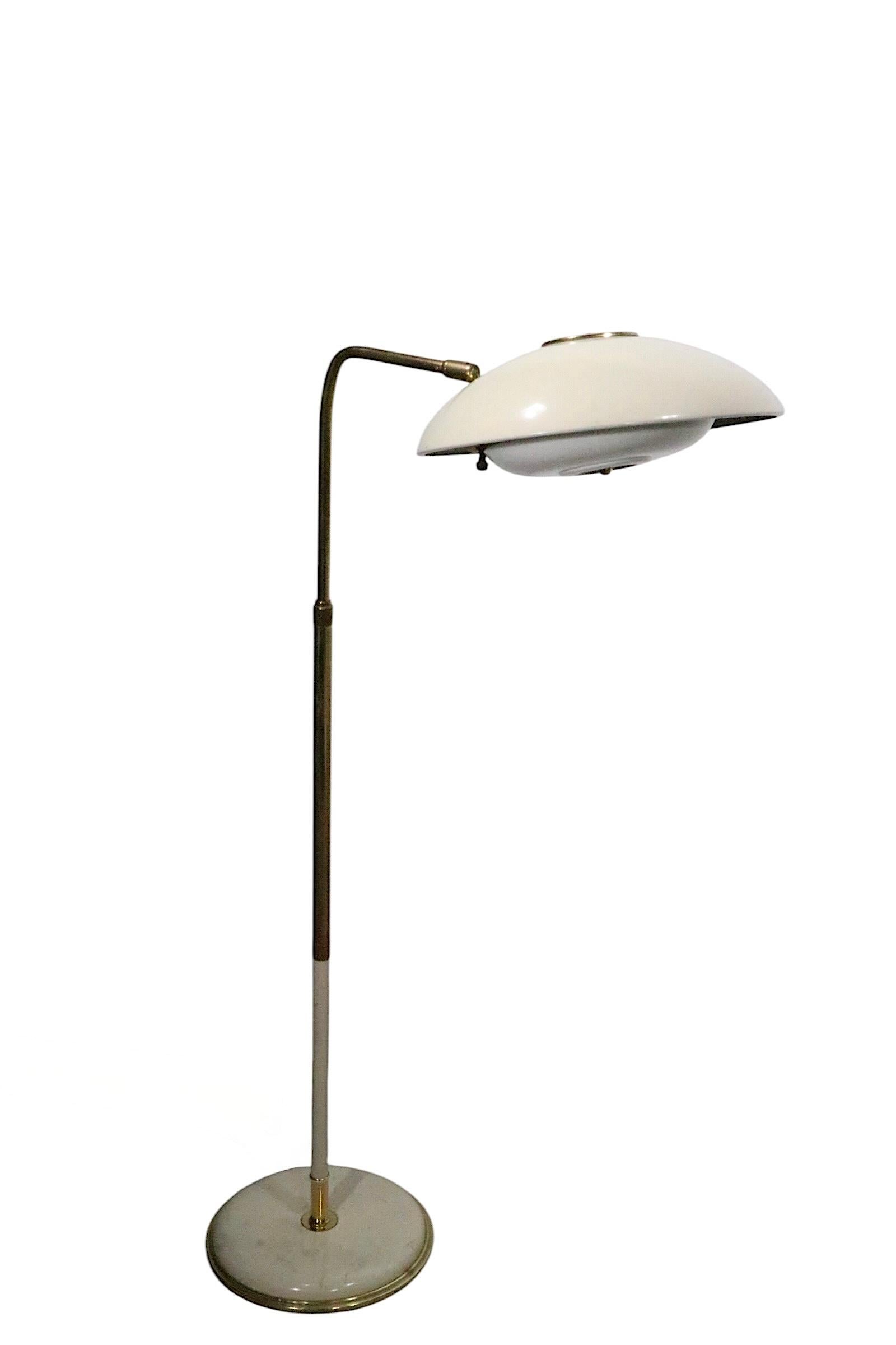 Lámpara de pie con pantalla de platillo ajustable de mediados de siglo, de Gerald Thurston para Lightolier en venta 5
