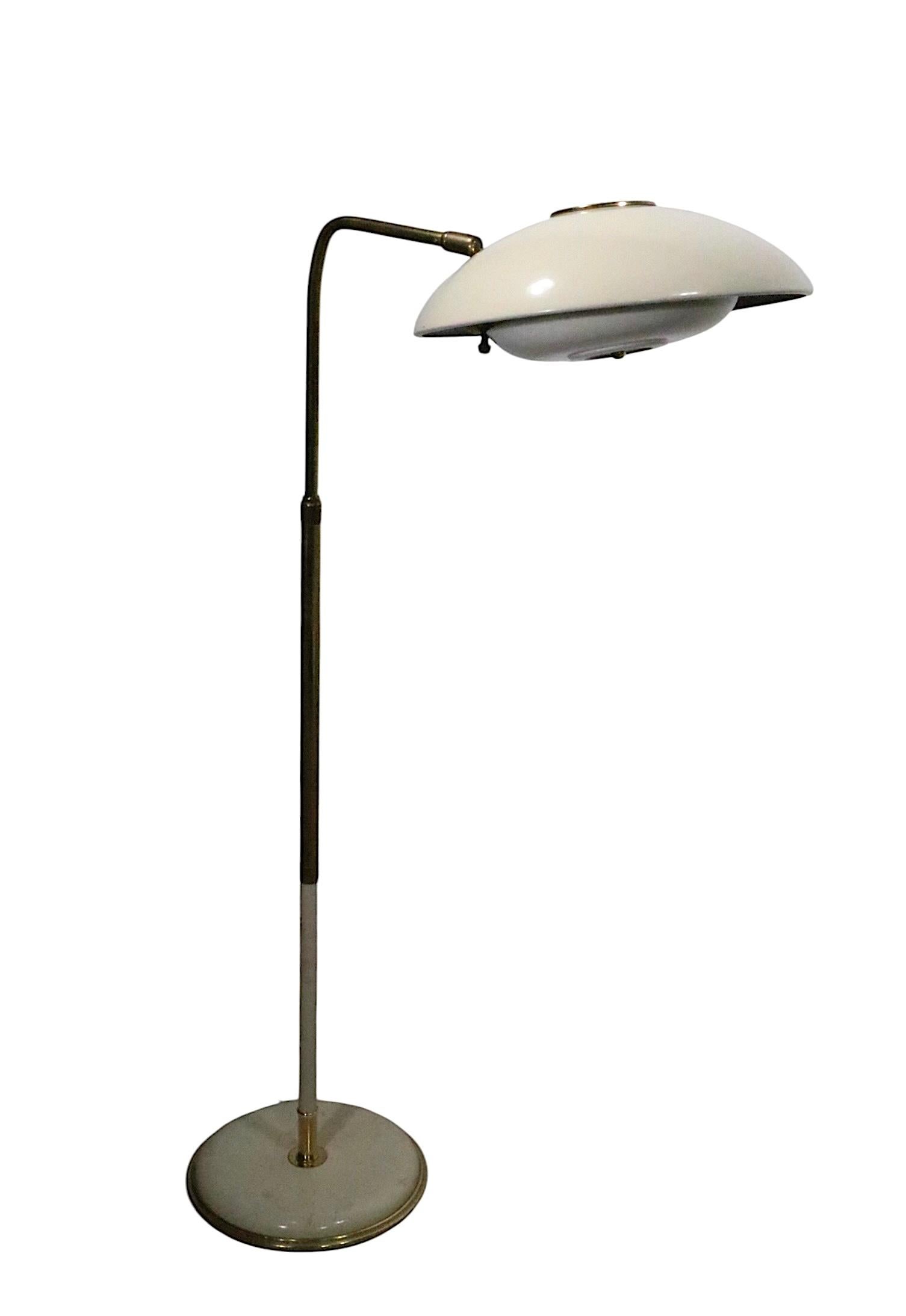 Lámpara de pie con pantalla de platillo ajustable de mediados de siglo, de Gerald Thurston para Lightolier en venta 6