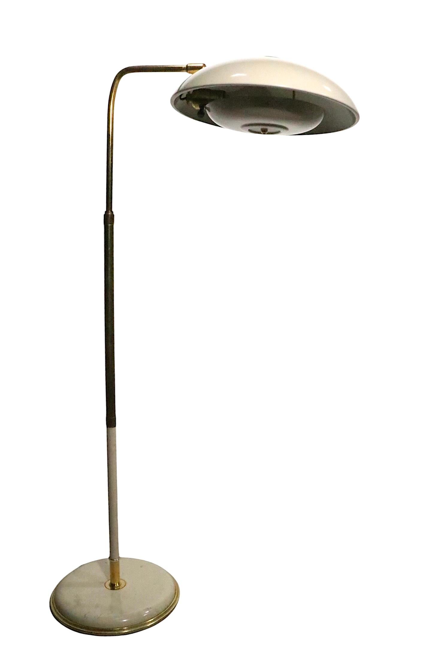 Lámpara de pie con pantalla de platillo ajustable de mediados de siglo, de Gerald Thurston para Lightolier en venta 8