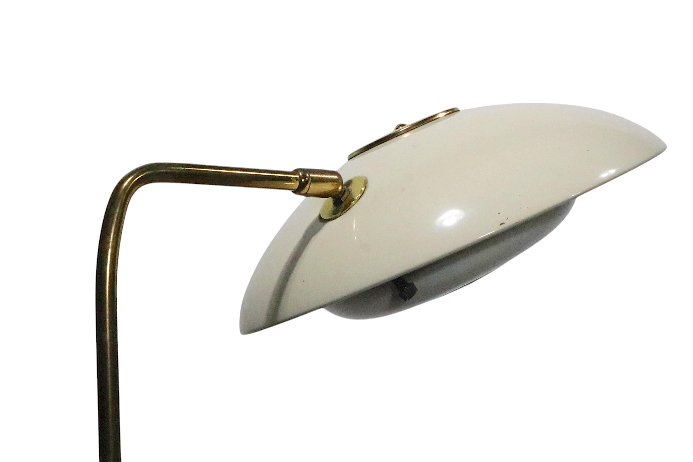 Lámpara de pie con pantalla de platillo ajustable de mediados de siglo, de Gerald Thurston para Lightolier en venta 9