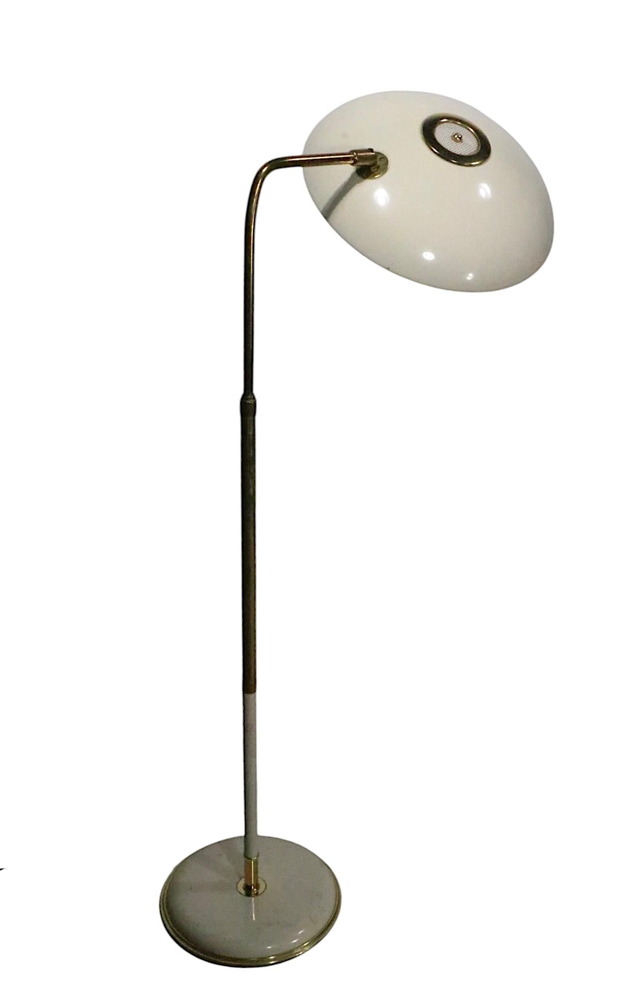 Lámpara de pie con pantalla de platillo ajustable de mediados de siglo, de Gerald Thurston para Lightolier en venta 1