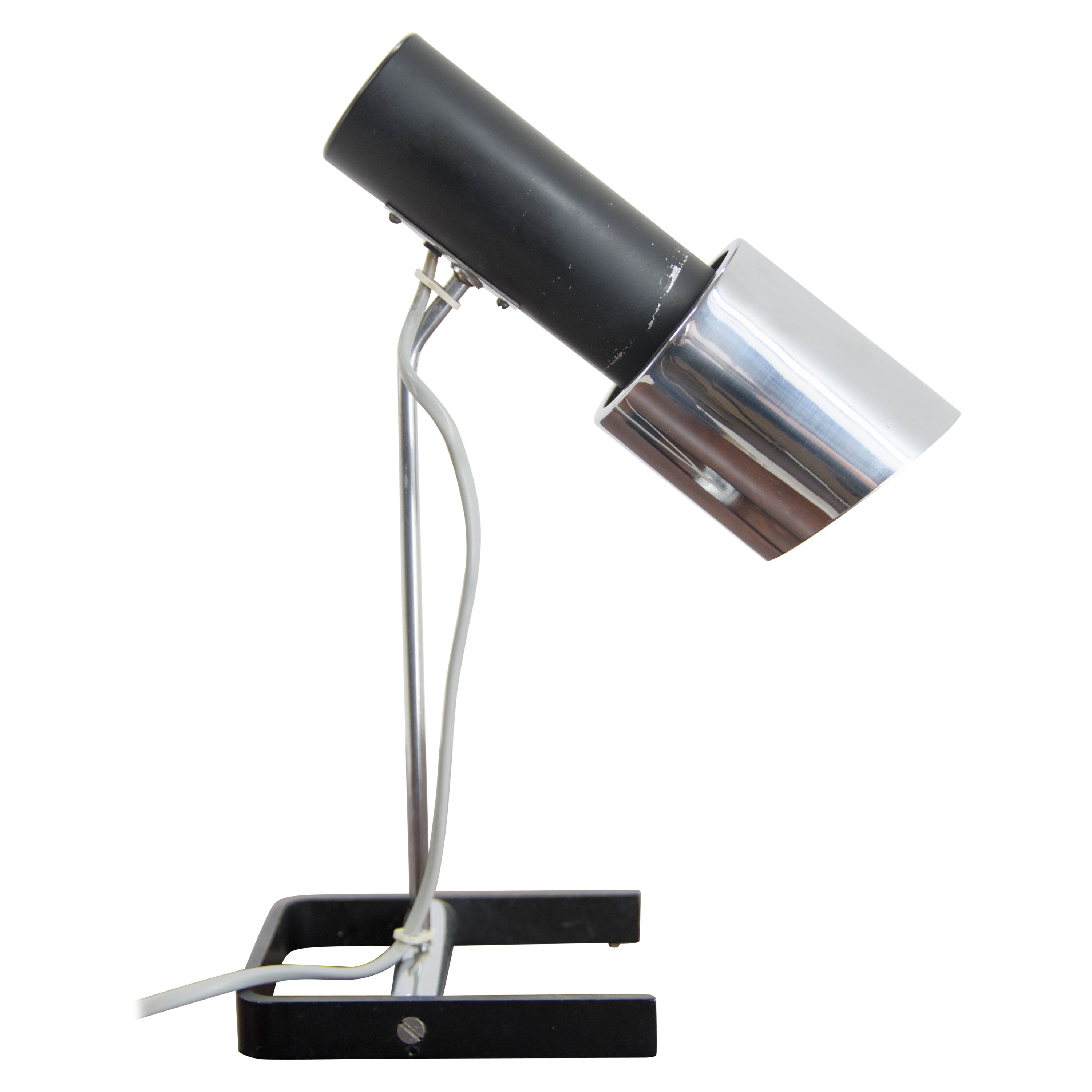 Bon état d'origine
Abat-jour réglable
Pertes mineures de couleur noire sur une teinte
Ampoule E14-E15 40W
Adaptateur pour prise américaine.