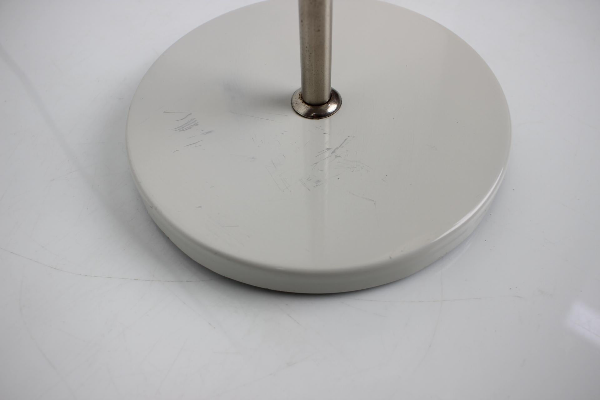 Lámpara de mesa regulable de mediados de siglo, años 70 en Bueno estado para la venta en Praha, CZ