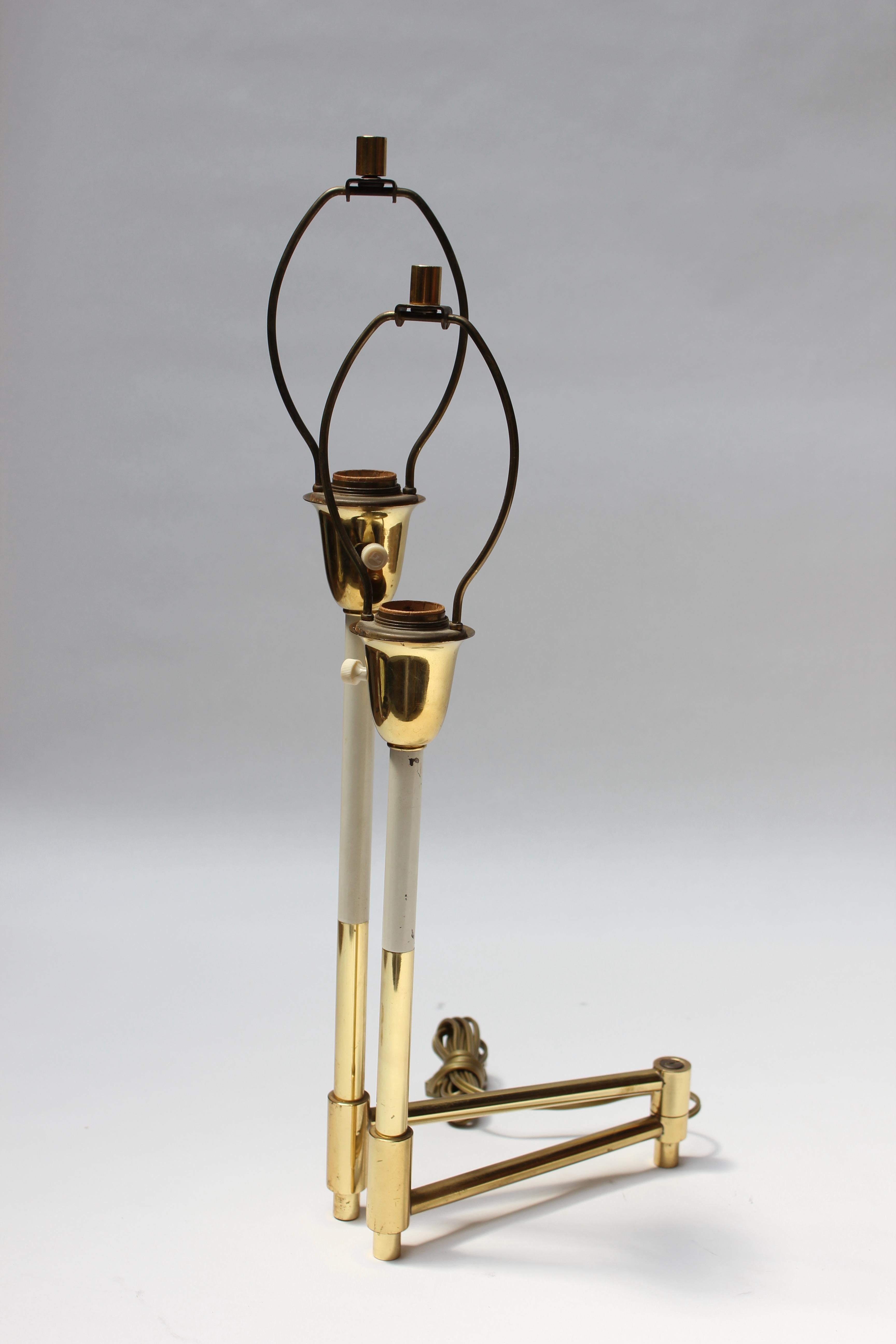 Mid-Century Modern Lampe de bureau réglable en deux parties en laiton de style mi-siècle moderne par Laurel en vente