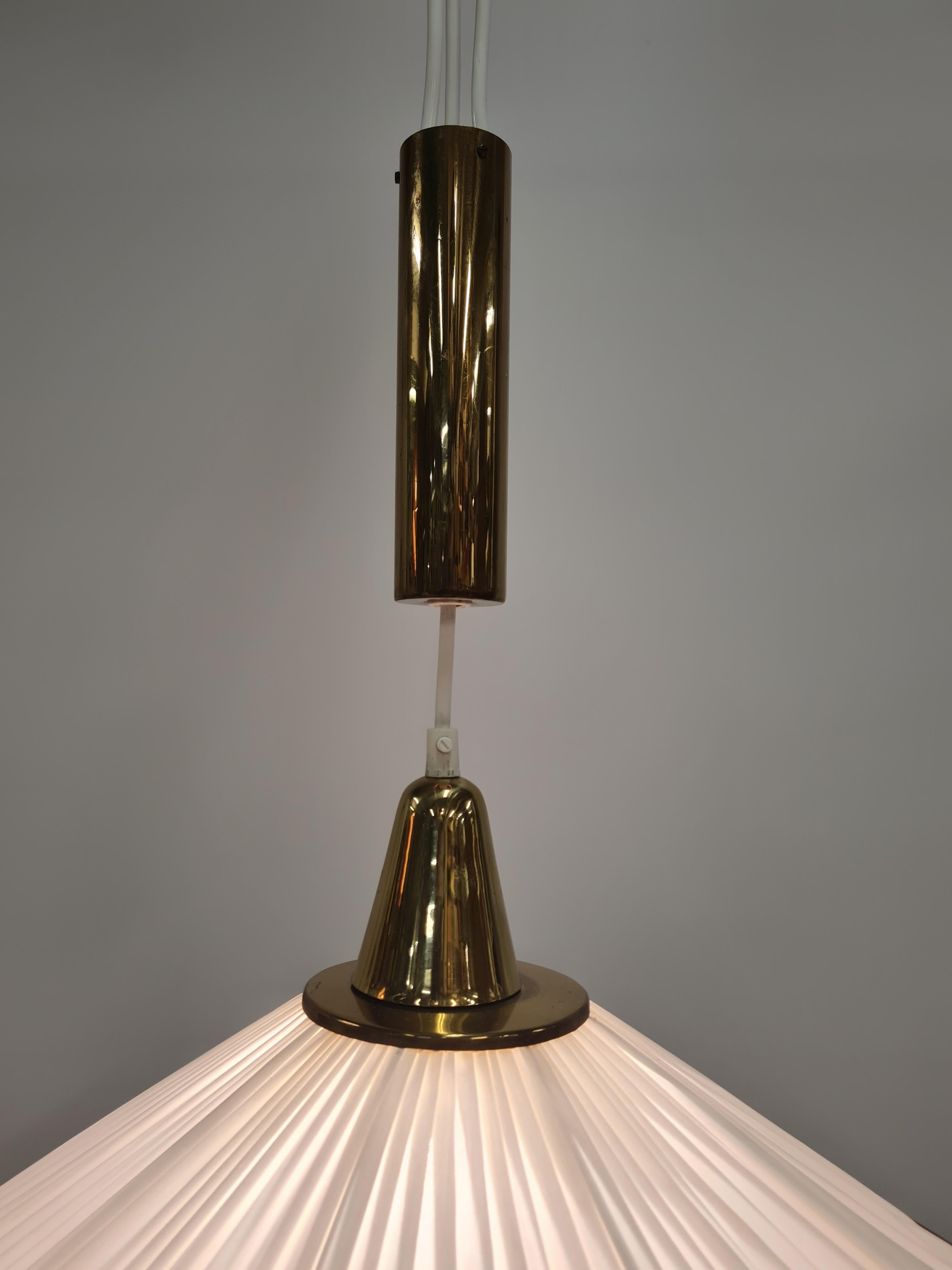 Ottone Lampada da soffitto Valinte UFO regolabile di metà secolo in ottone e tessuto, Fabrice 1950 in vendita