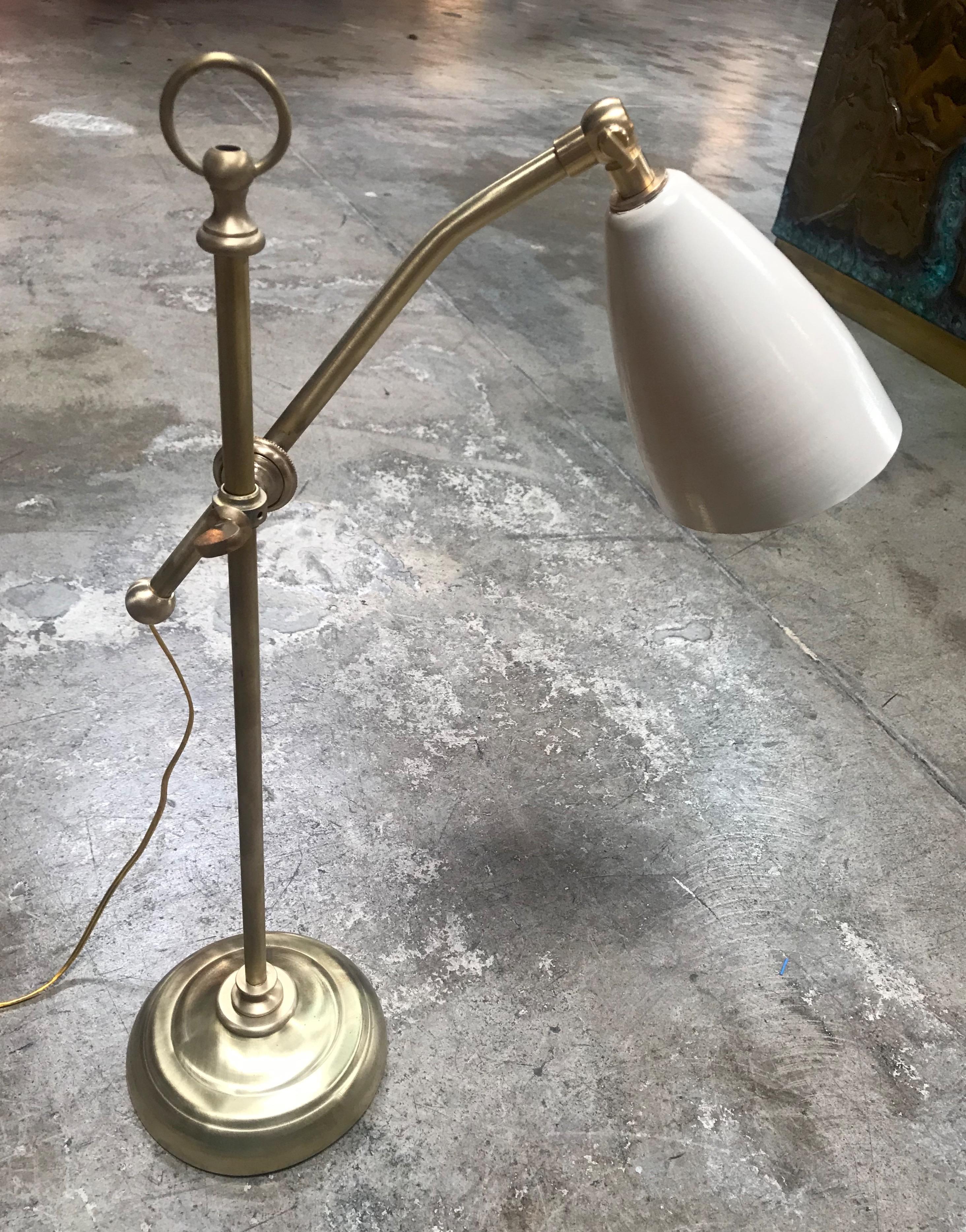 Small adjustable table lamp made from brass and white painted metal in the style of Gino Sarfatti. 
It remains in an excellent vintage condition.