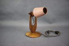 Verstellbare Holztischlampe aus der Jahrhundertmitte mit kariertem Schirm, Tschechoslowakei, 1