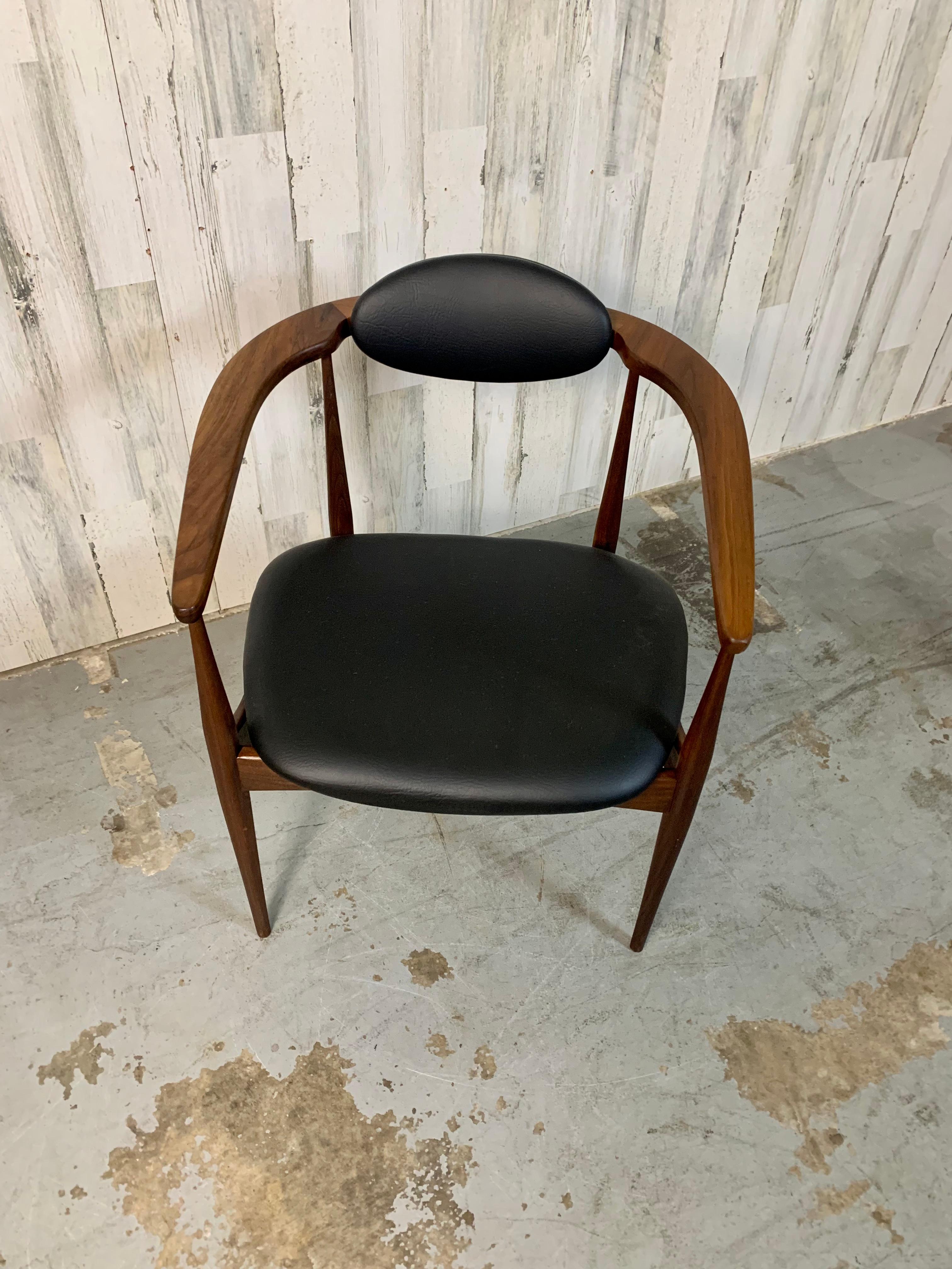 Americano Poltrona in legno di metà secolo Adrian Pearsall 950-C. in vendita
